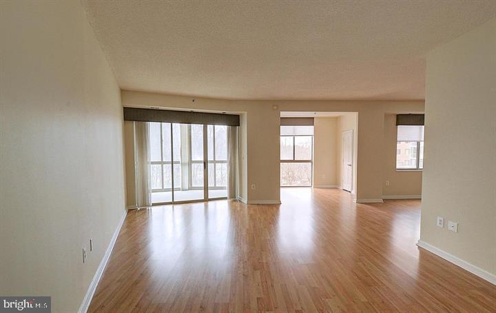 VANTAGE POINT EAST @ LEISURE WORLD - Residential