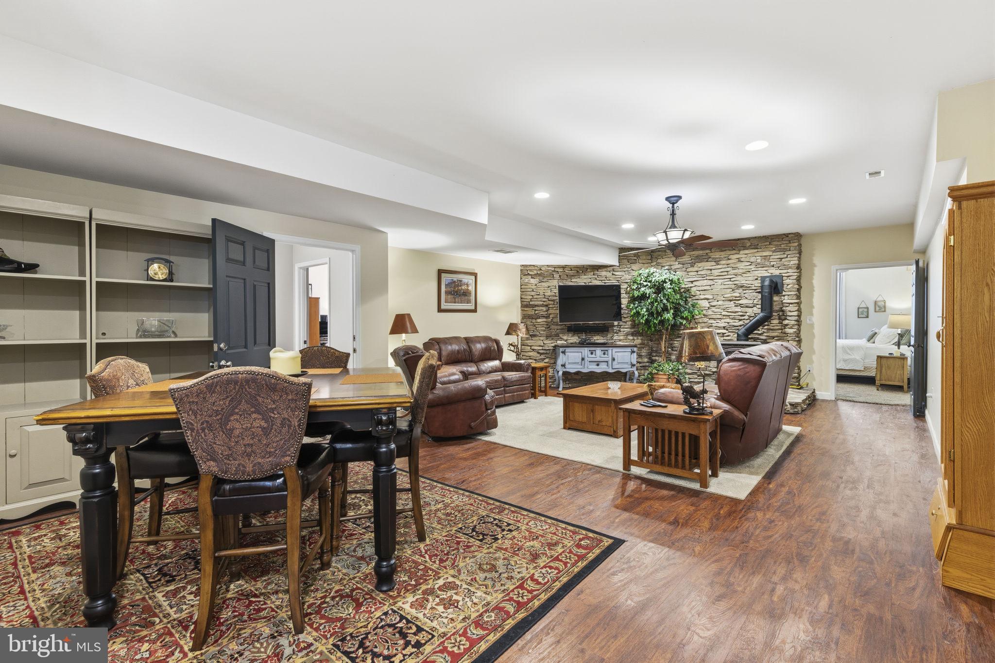 OAKWOOD - Residential