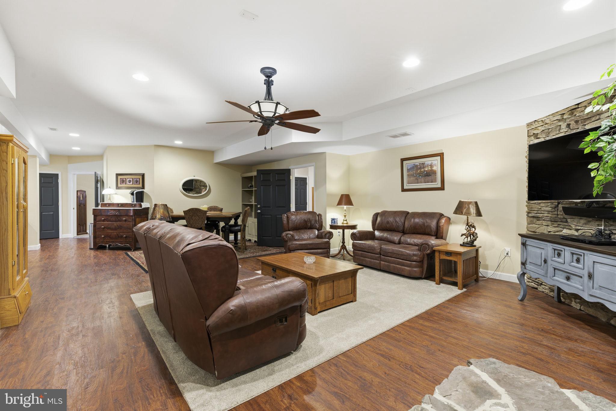 OAKWOOD - Residential