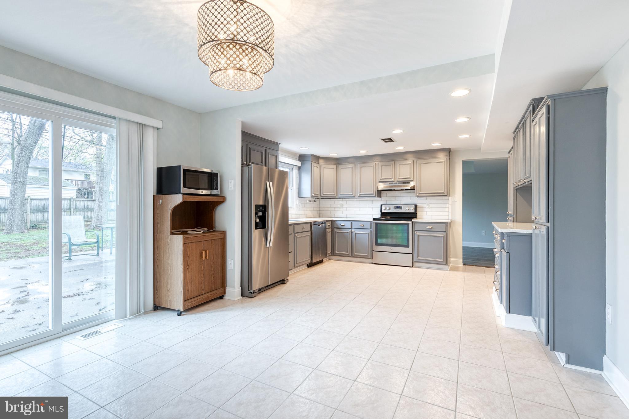 FOUR SEASONS ESTATES - Residential Lease