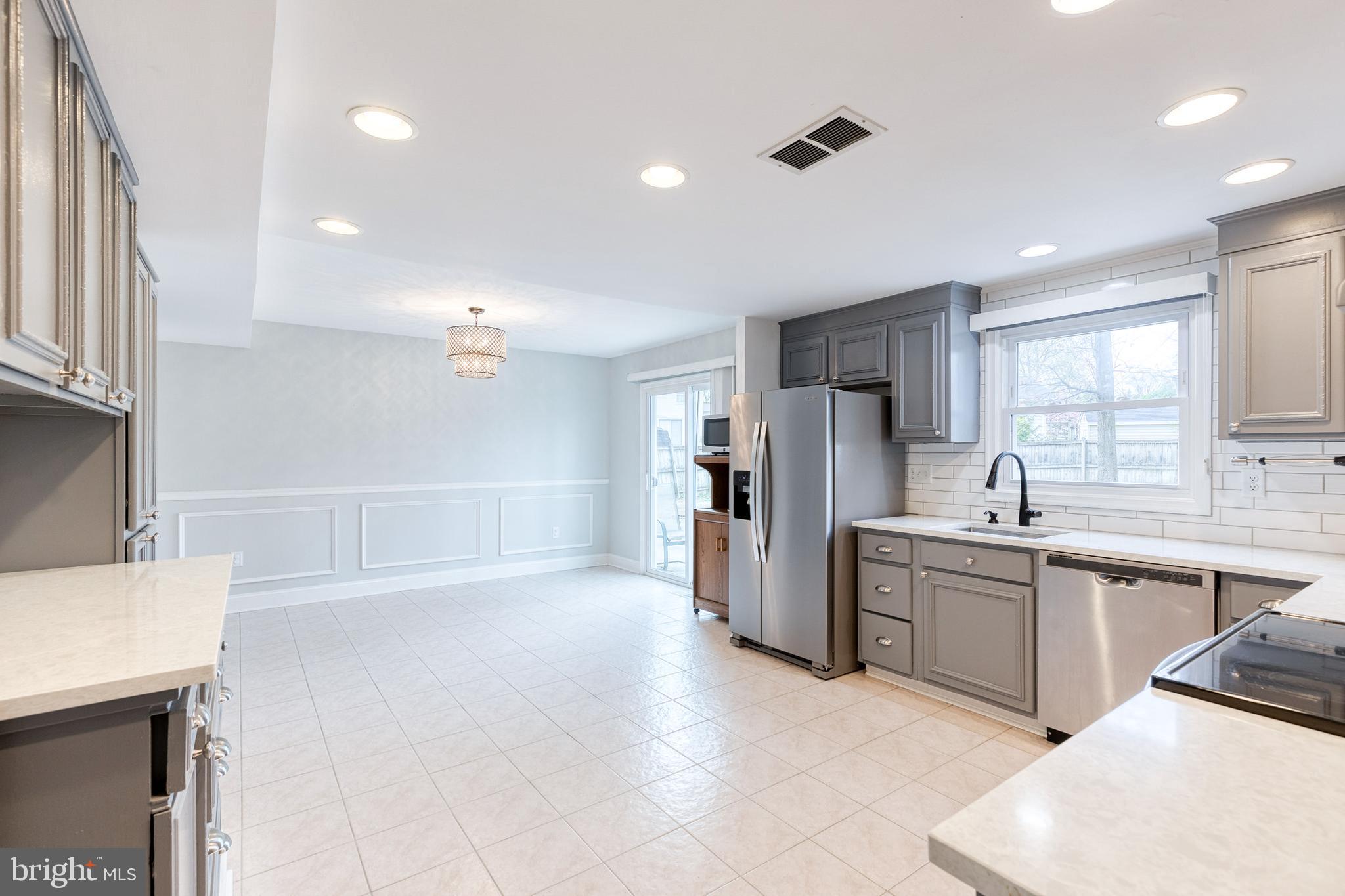 FOUR SEASONS ESTATES - Residential Lease