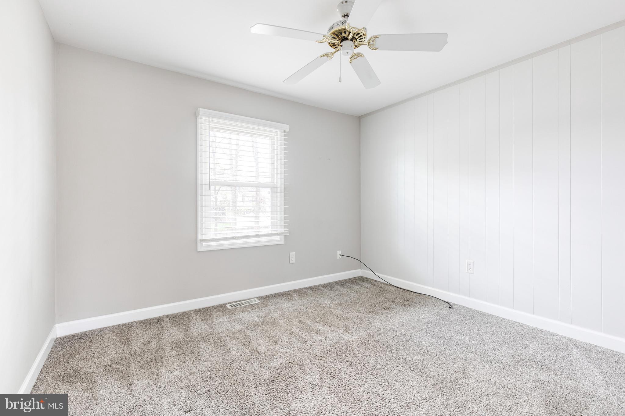 FOUR SEASONS ESTATES - Residential Lease