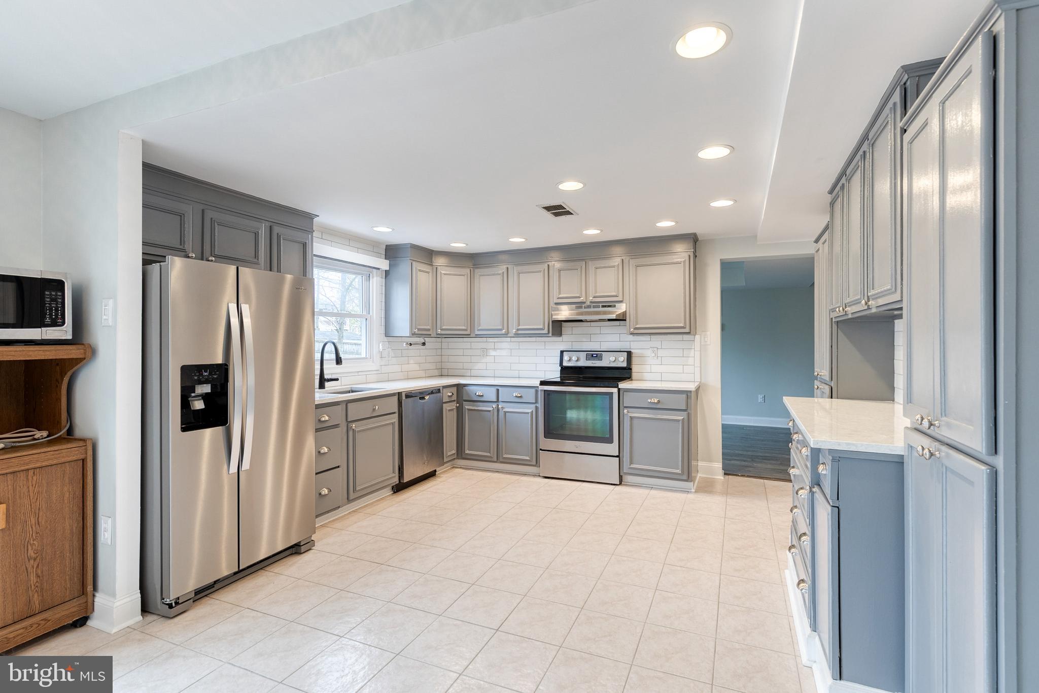 FOUR SEASONS ESTATES - Residential Lease