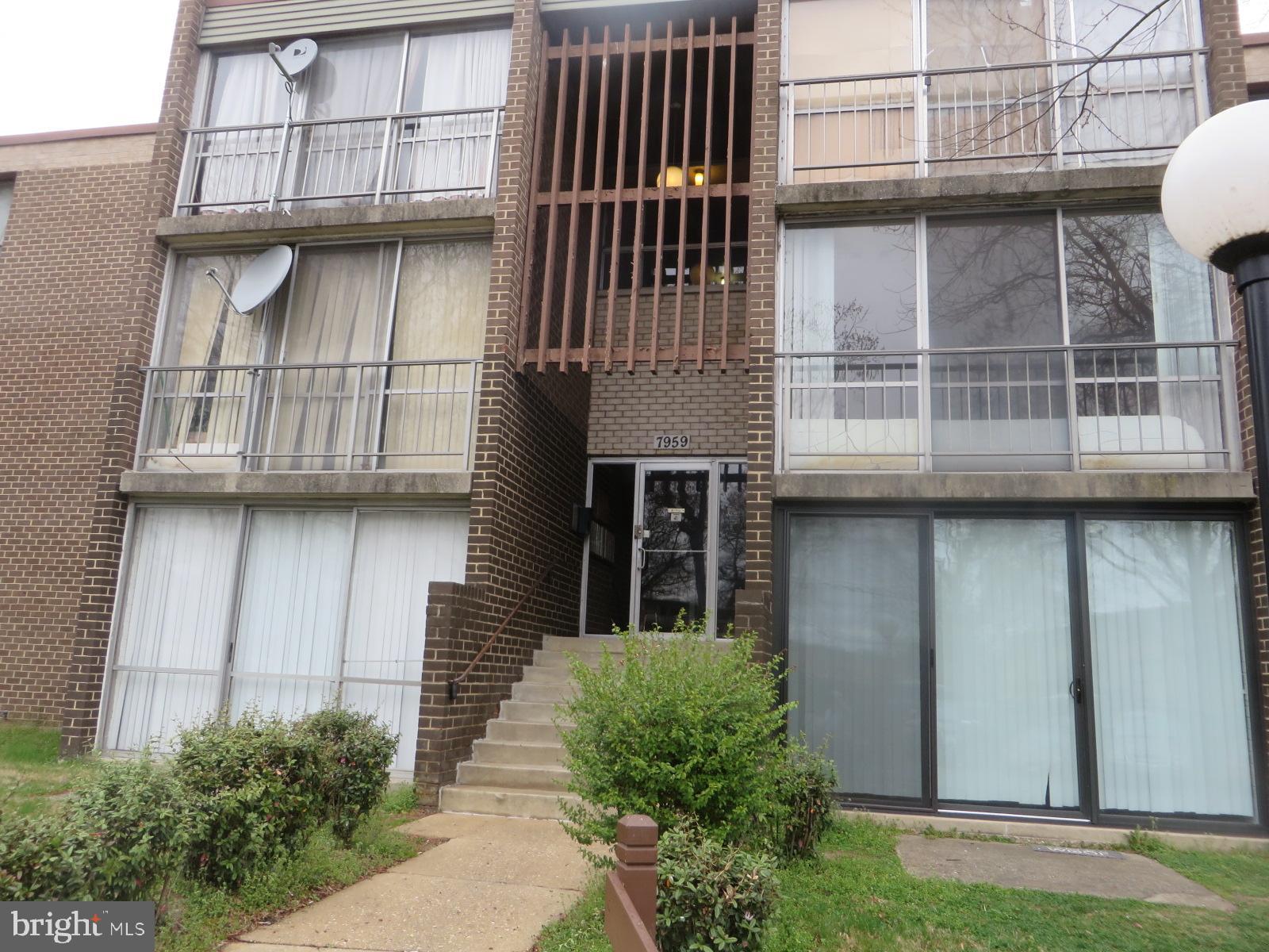 FORECLOSURE ****  Highest and Best  has been requested and that they need to resubmit their best offers. Offer must be submitted by 4/30/2019 11:59:00 PM Mountain Standard Time and we will make a decision by 5/1(Wednesday)***** Just Listed 4-16-19 *** Oversized One bedroom with updated wood floors and shows well. Seller will review offers after TEN DAYS ON MARKET after 4-27-19 ***PLEASE NOTE  the SELLER REQUIRES any cash buyers to complete inspections up front. Thank you.********* All offers must be submitted by the buyer s agent using the online offer management system. Access the system via the link below. A technology fee will apply to the buyer s agent upon consummation of a sale.. Offer link to property:  http://www.spsreo.com/?c=BIL0