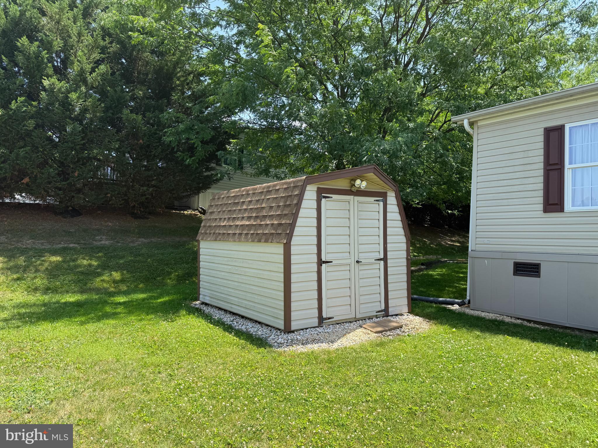 EAGLE VIEW MOBILE HOME PK - Residential