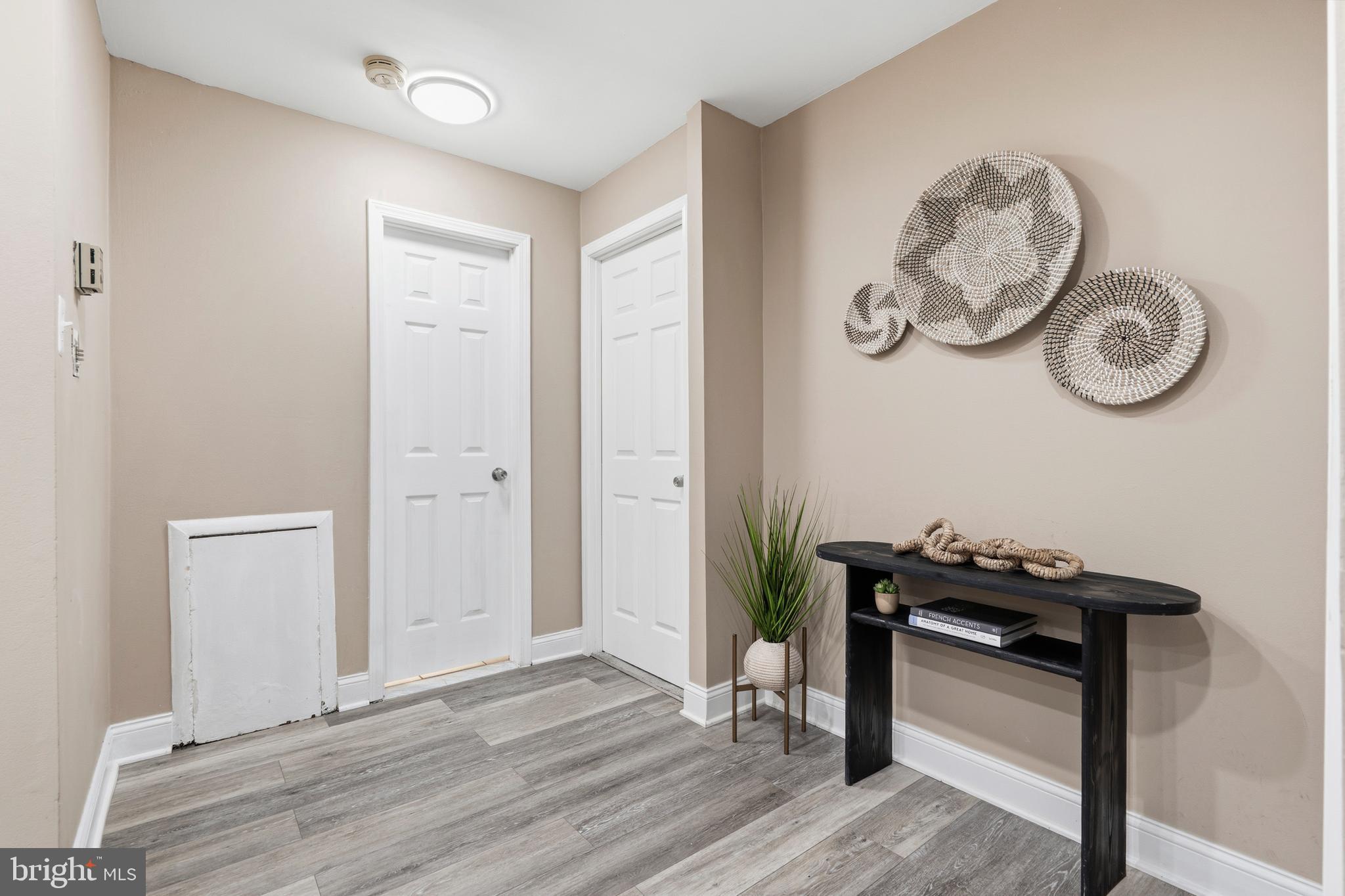 YORKTOWNE SQUARE - Residential