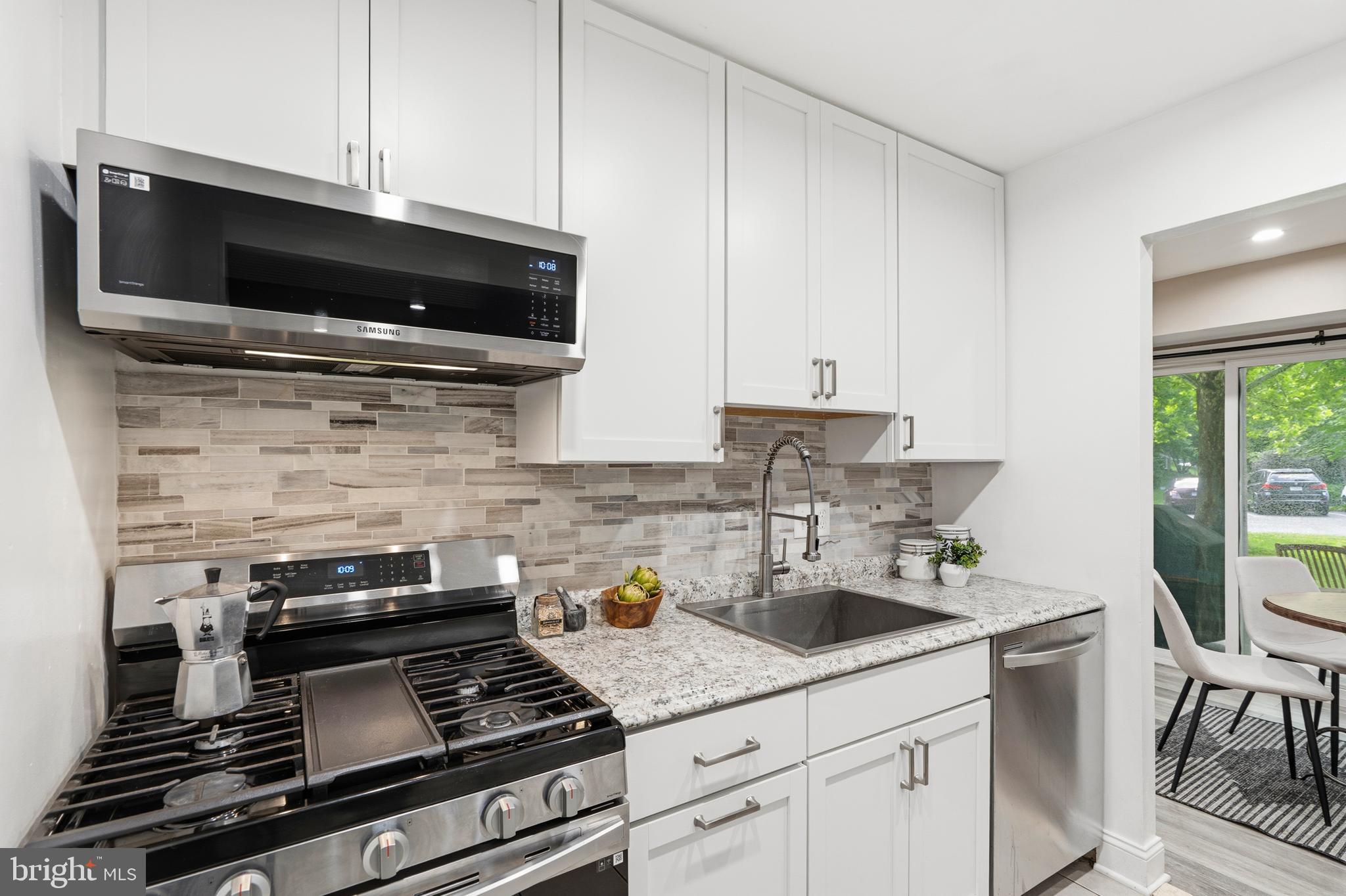 YORKTOWNE SQUARE - Residential