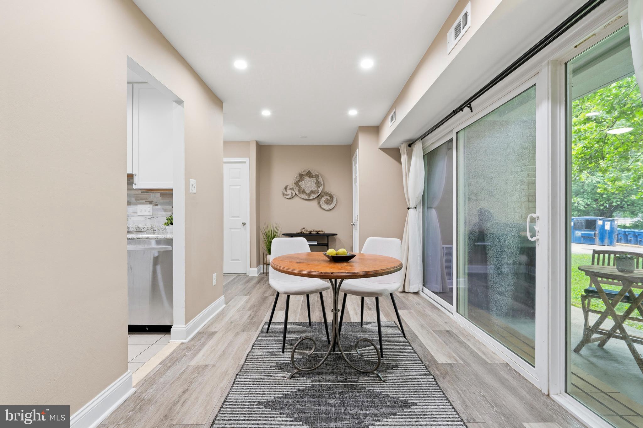YORKTOWNE SQUARE - Residential