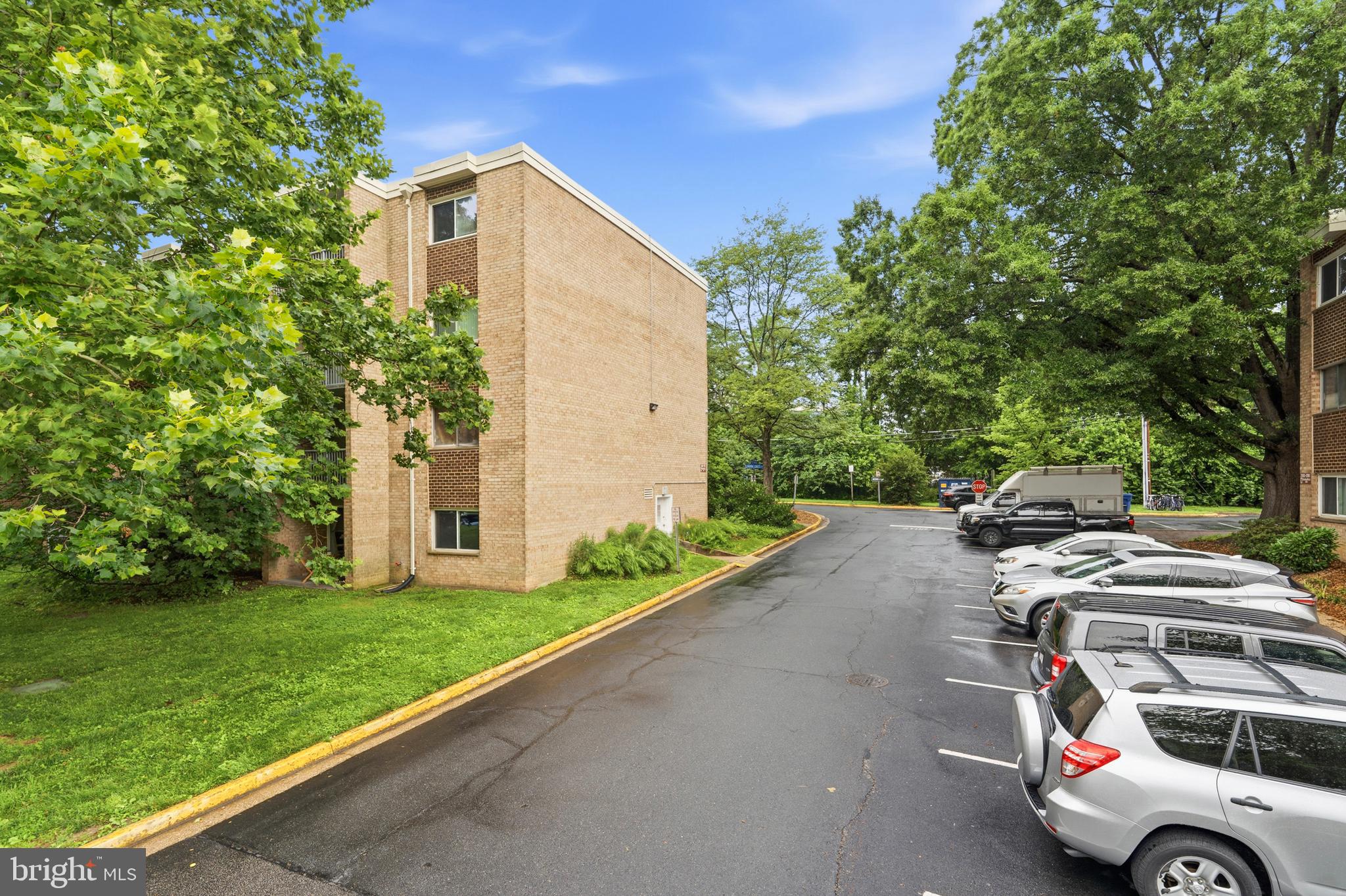 YORKTOWNE SQUARE - Residential
