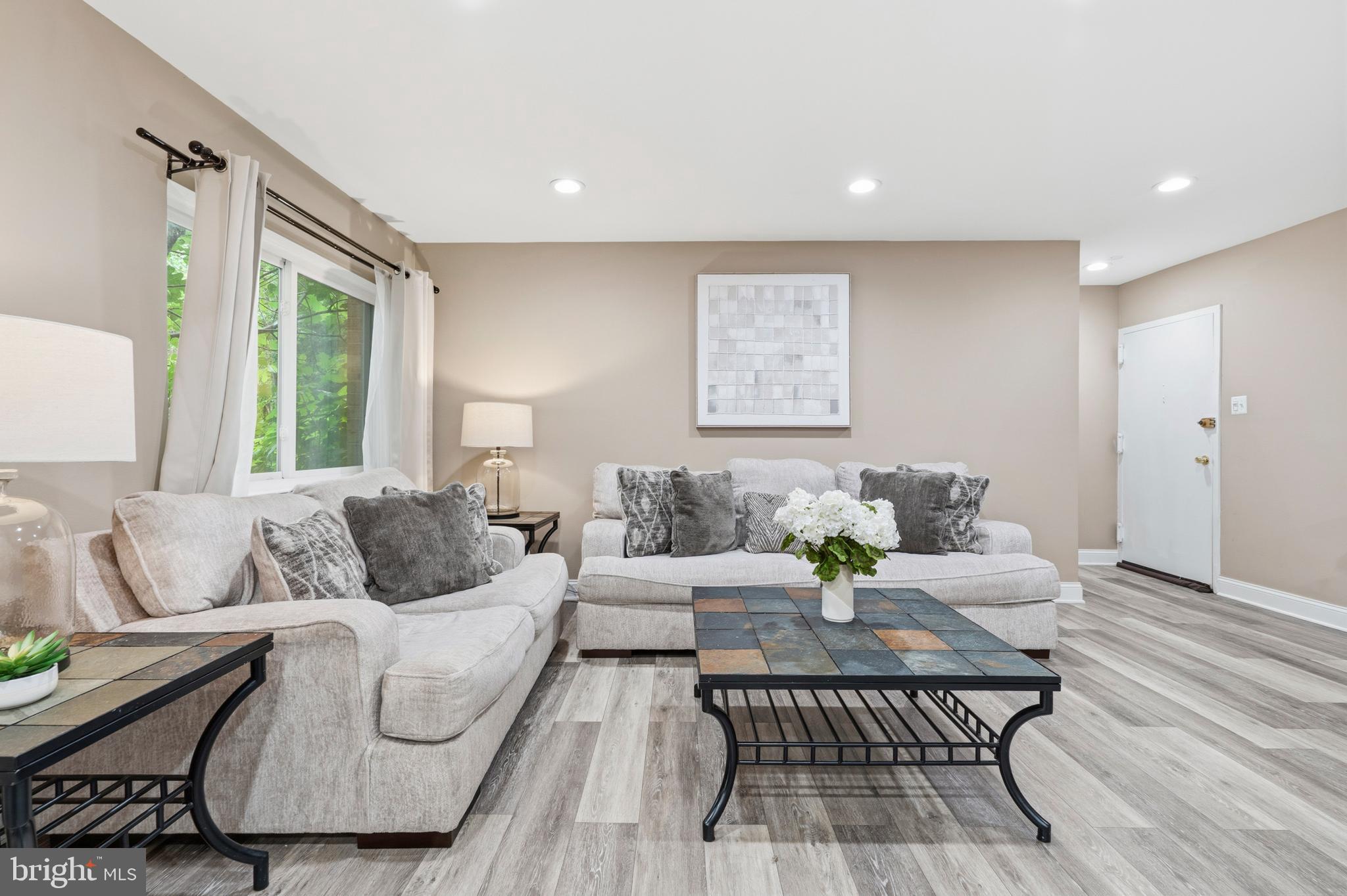 YORKTOWNE SQUARE - Residential