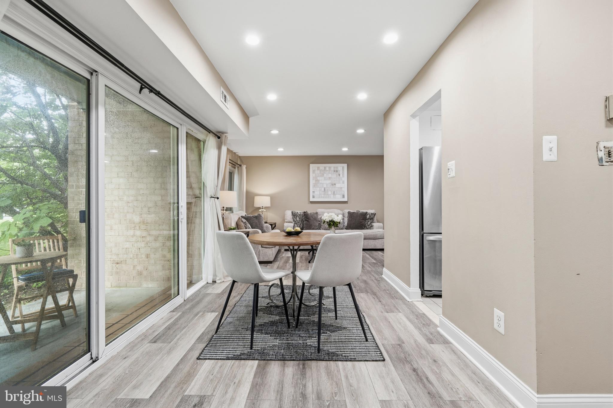YORKTOWNE SQUARE - Residential