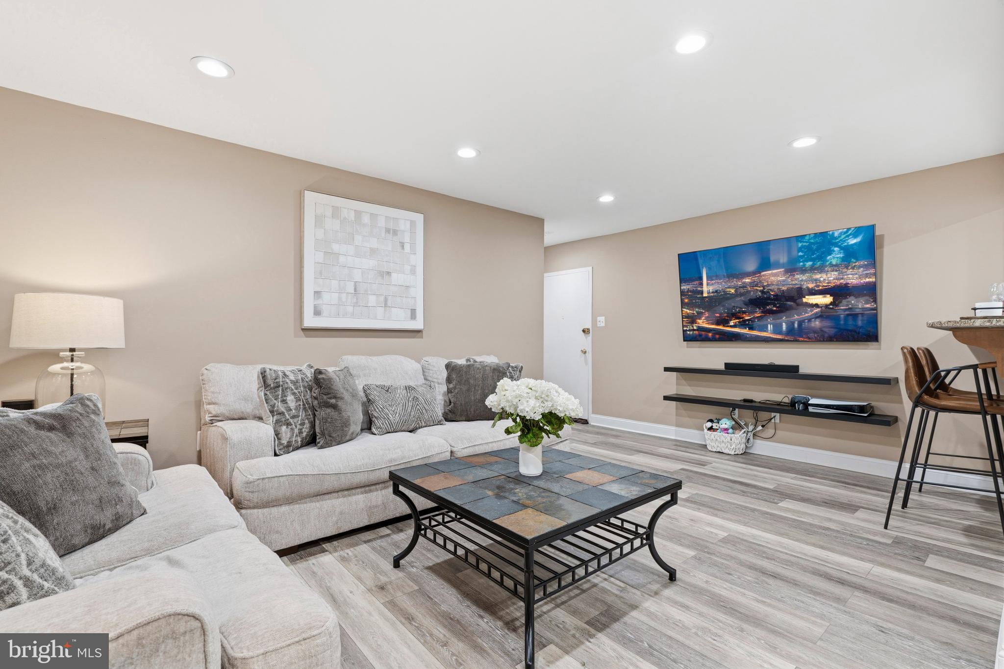 YORKTOWNE SQUARE - Residential
