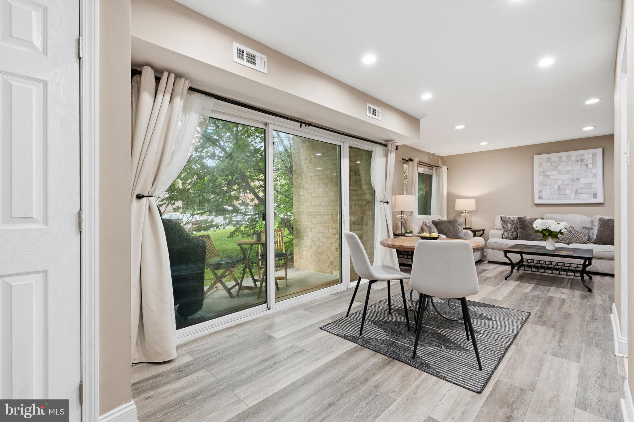 YORKTOWNE SQUARE - Residential