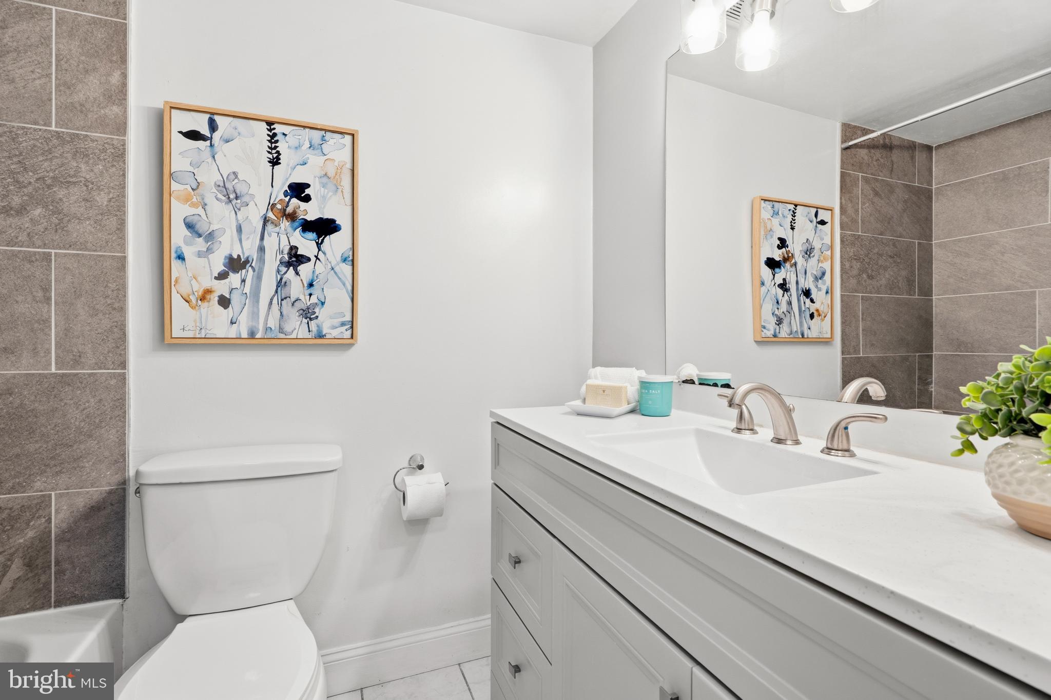 YORKTOWNE SQUARE - Residential