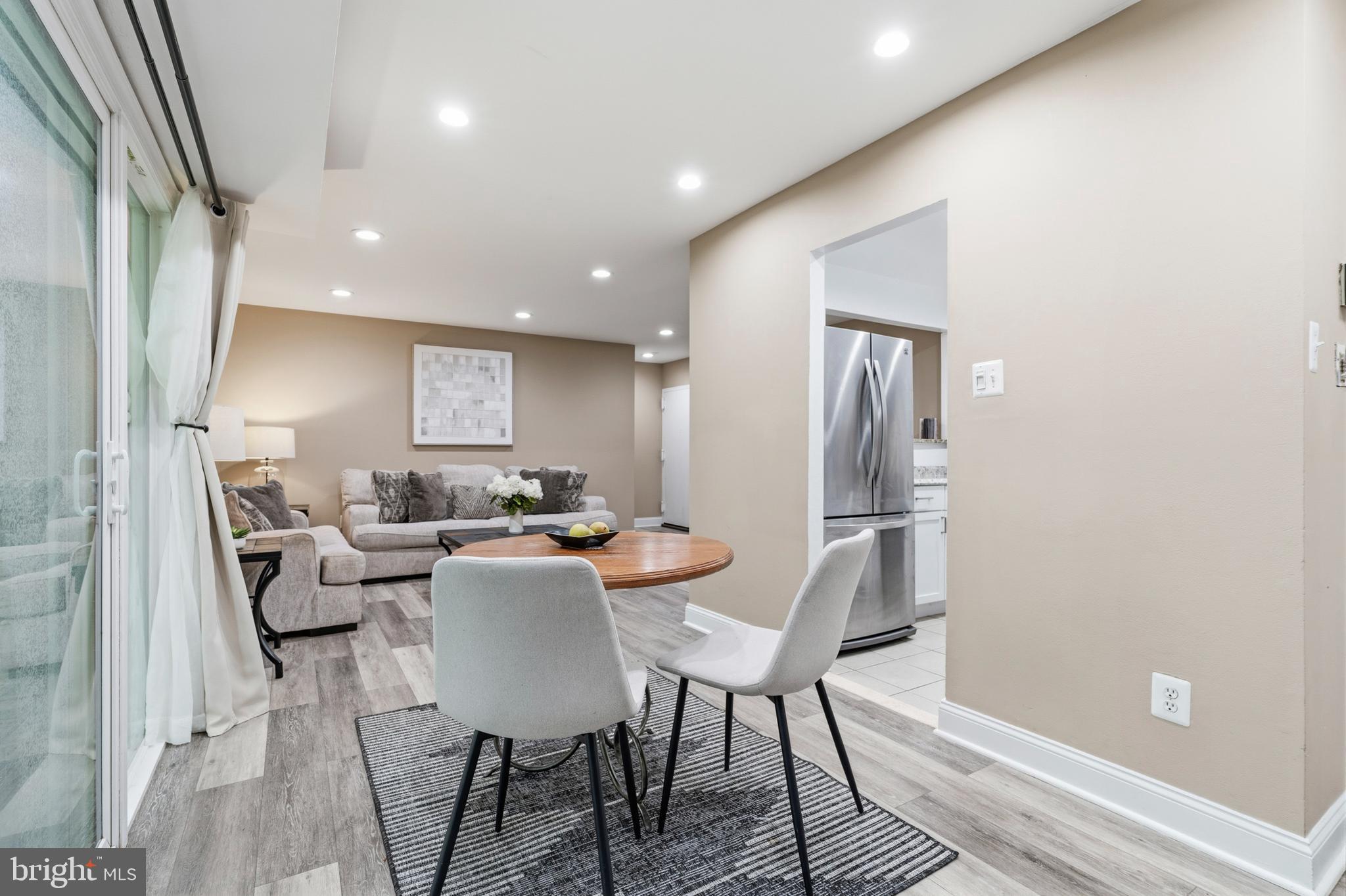 YORKTOWNE SQUARE - Residential