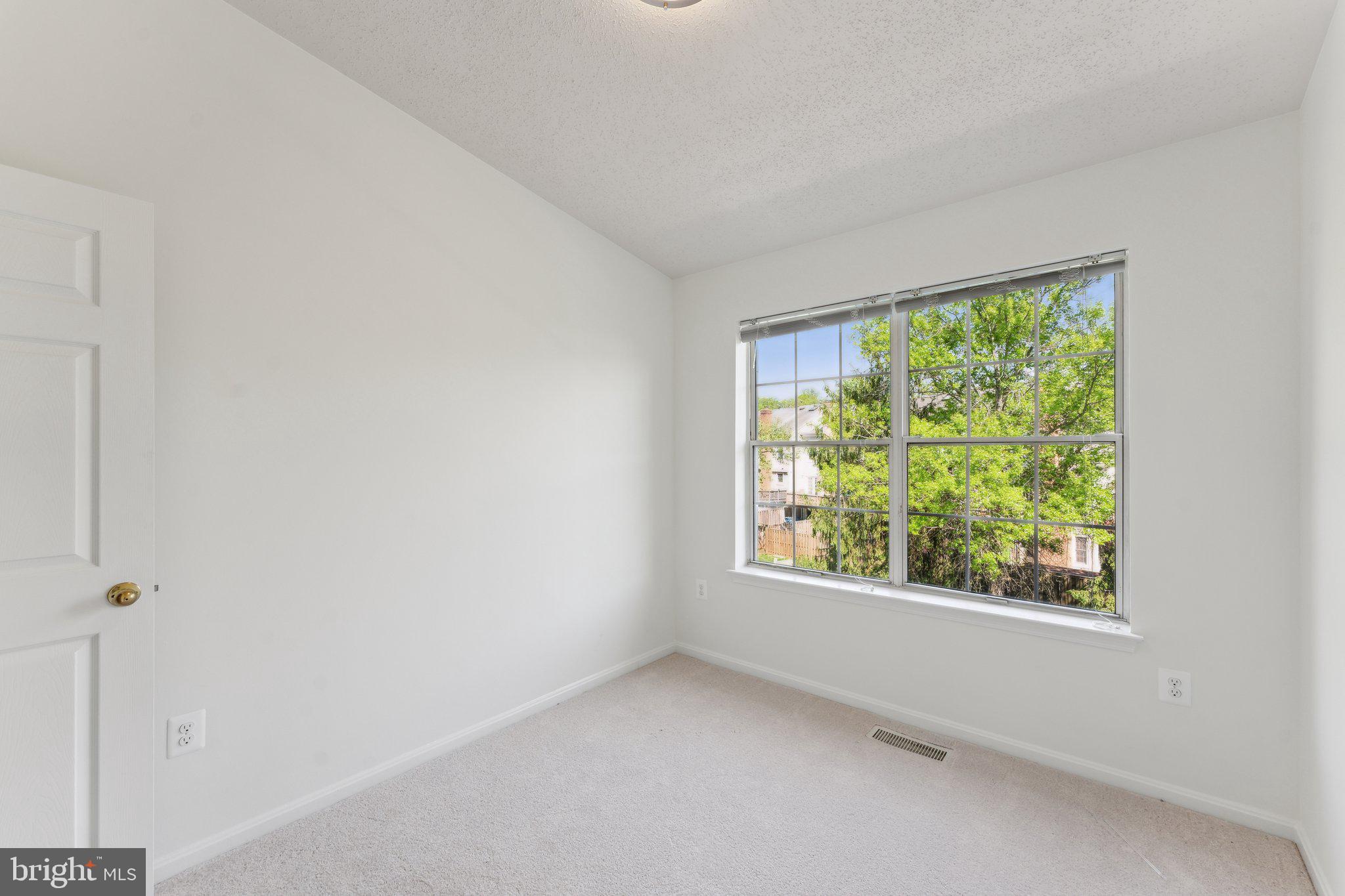 LIFESTYLE AT SULLY STATION - Residential