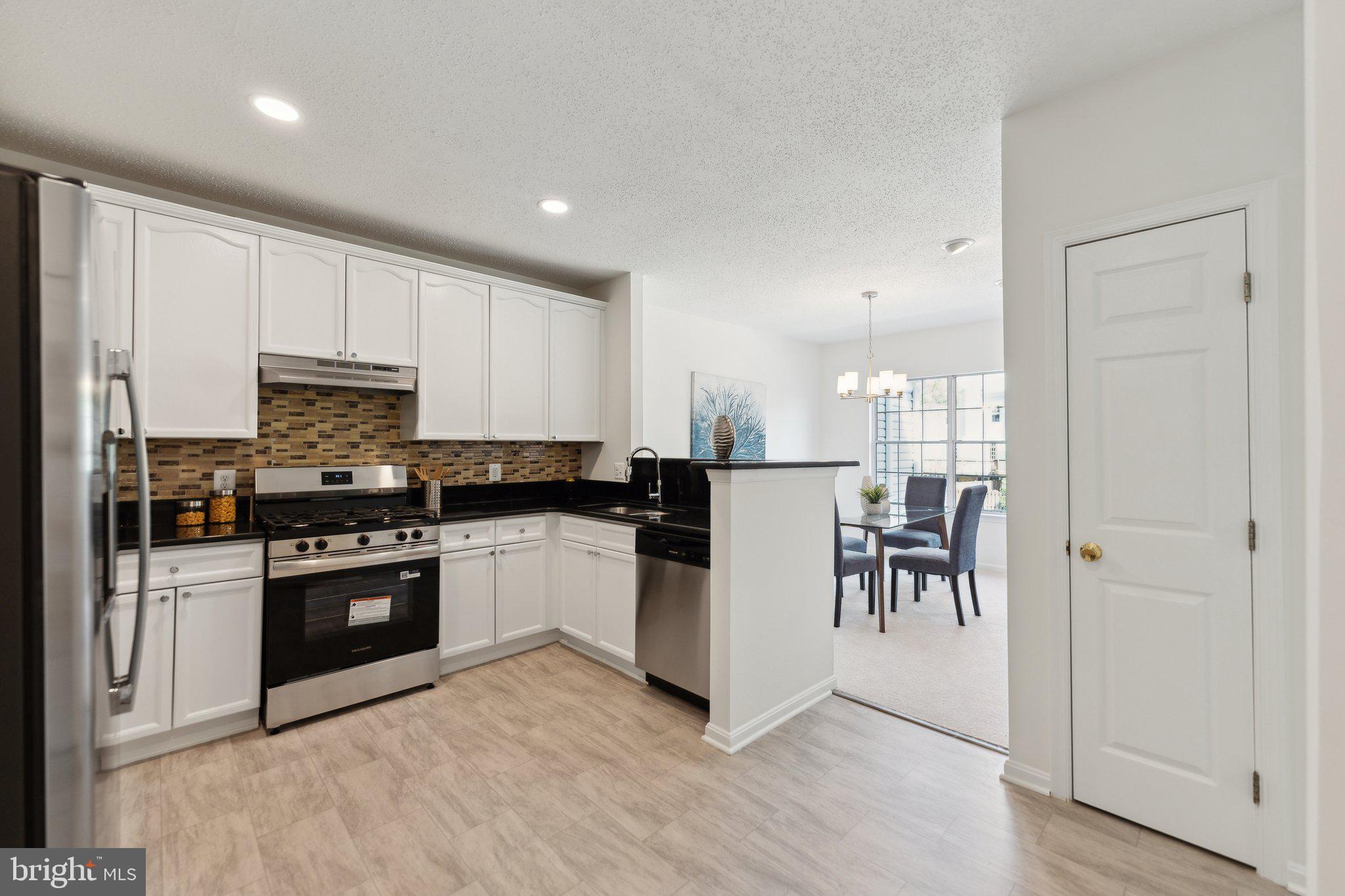 LIFESTYLE AT SULLY STATION - Residential