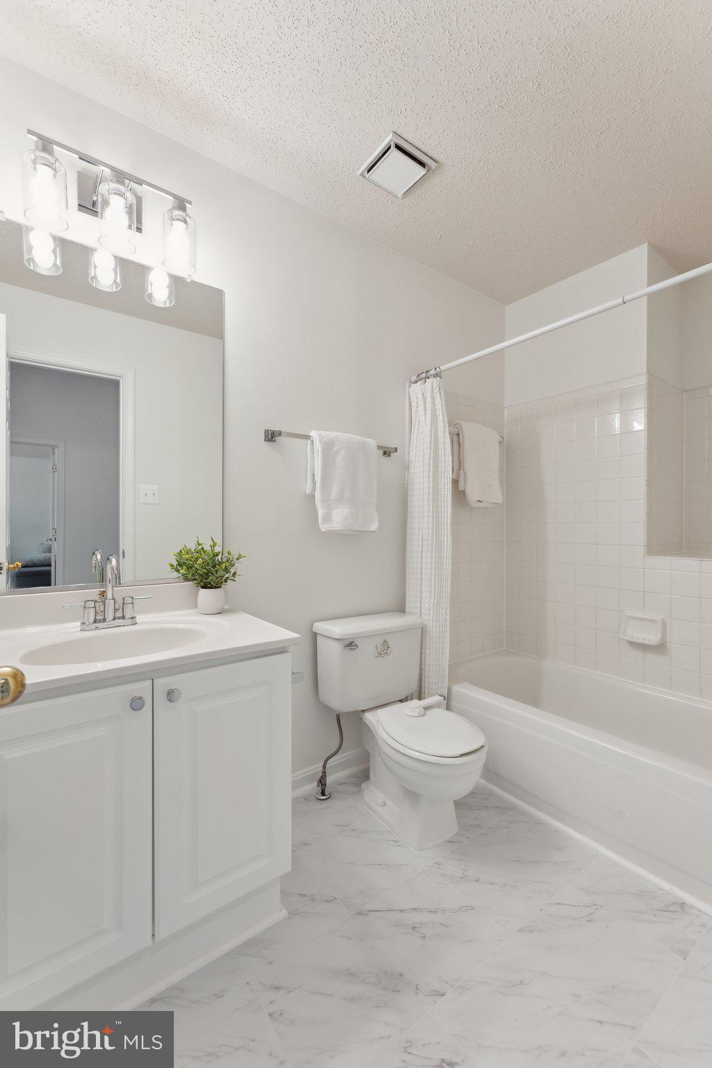 LIFESTYLE AT SULLY STATION - Residential