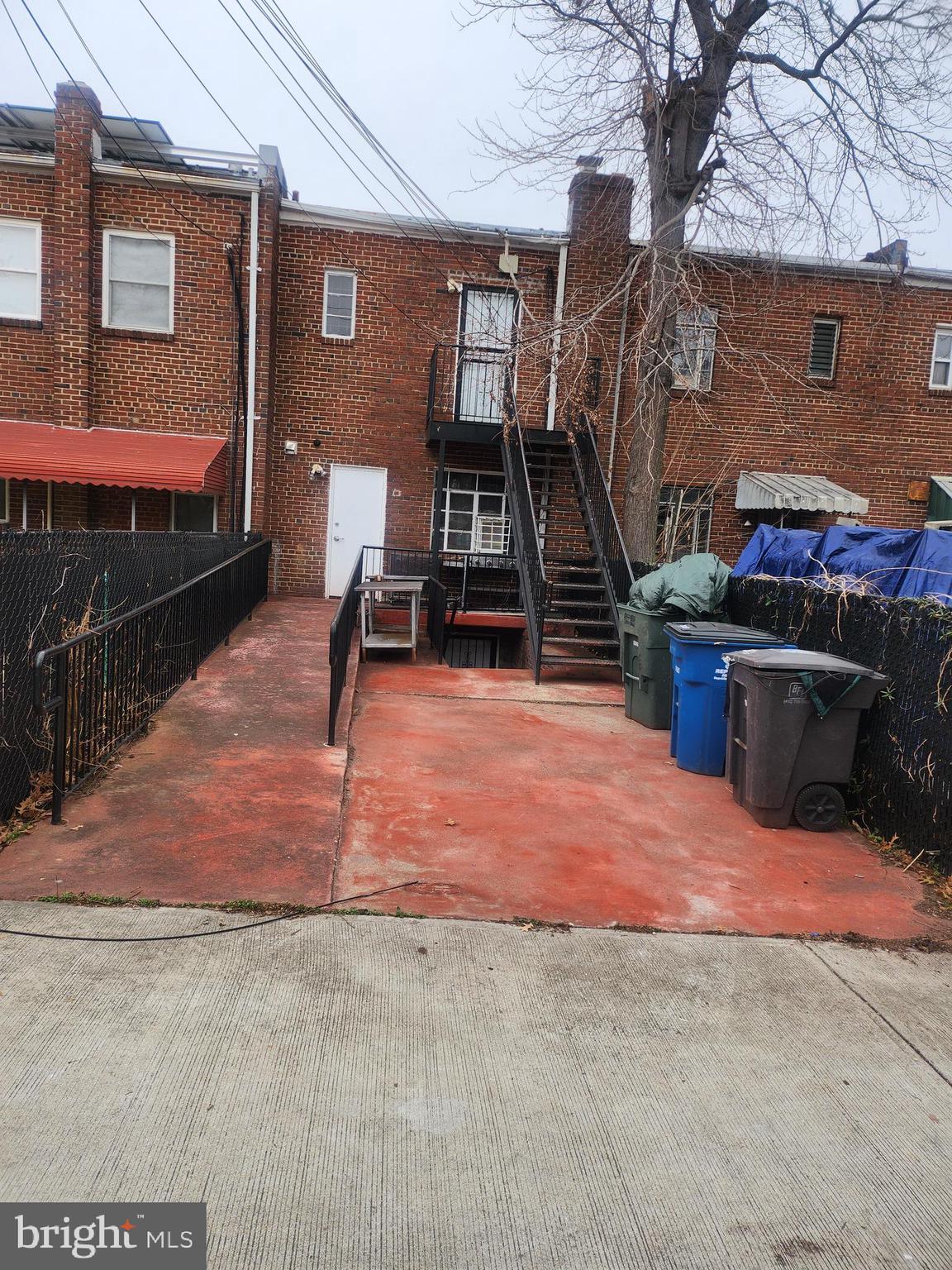 DEANWOOD - Commercial Sale