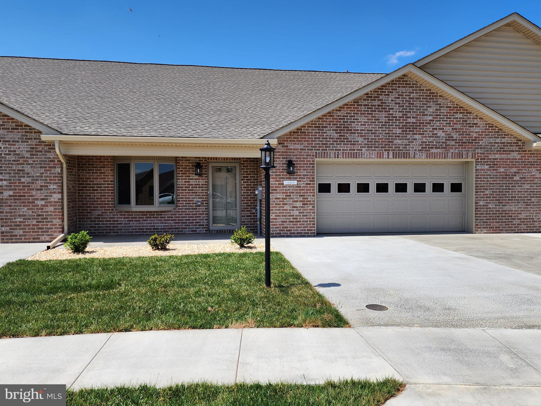 EMERALD POINTE - Residential Lease