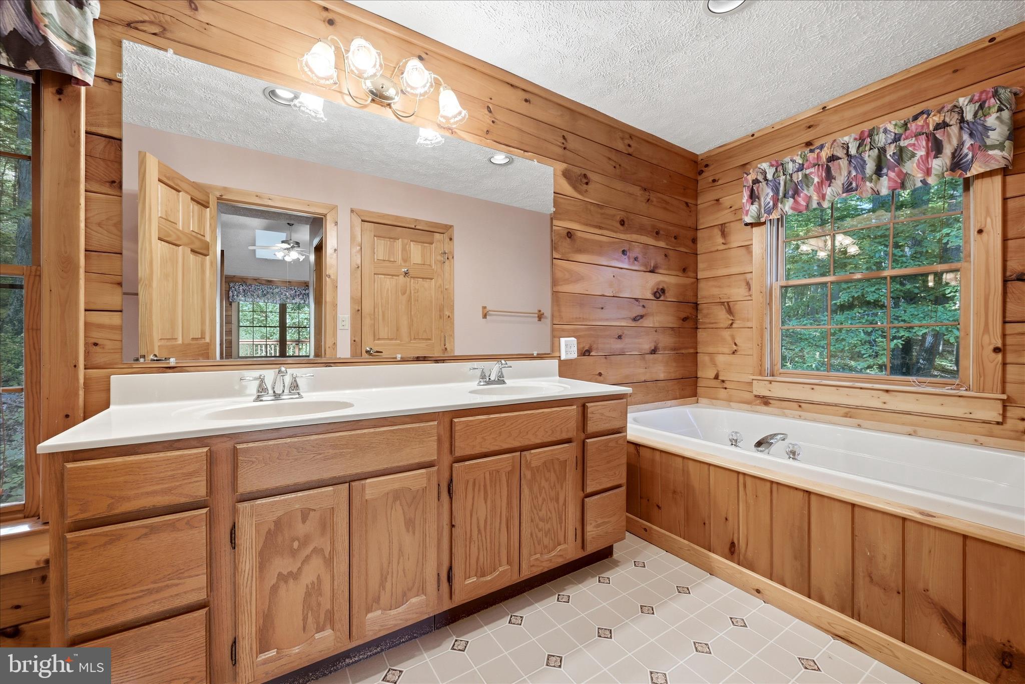 OREGON HOLLOW EST - Residential