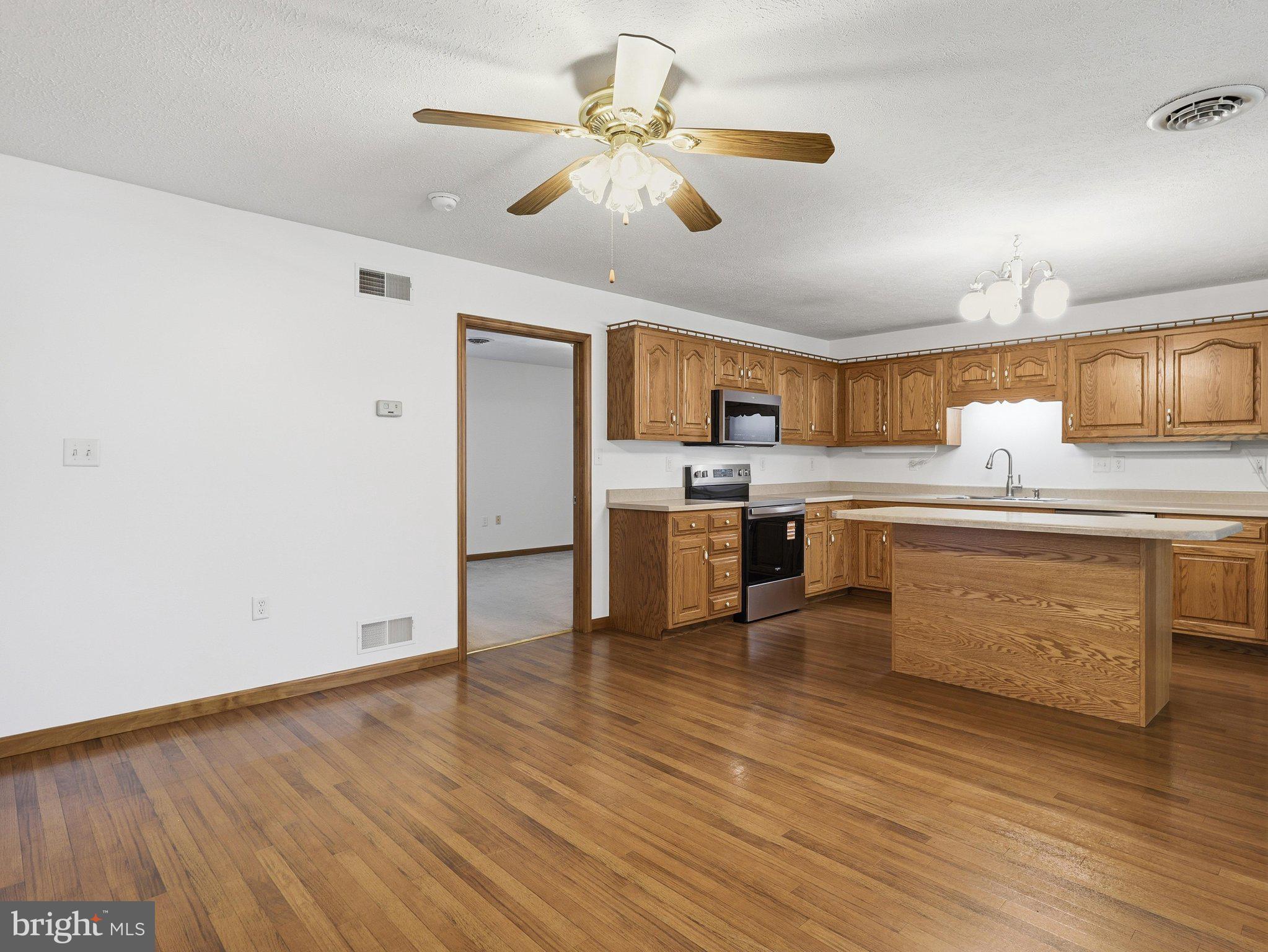 THORNWOOD VILLAGE - Residential