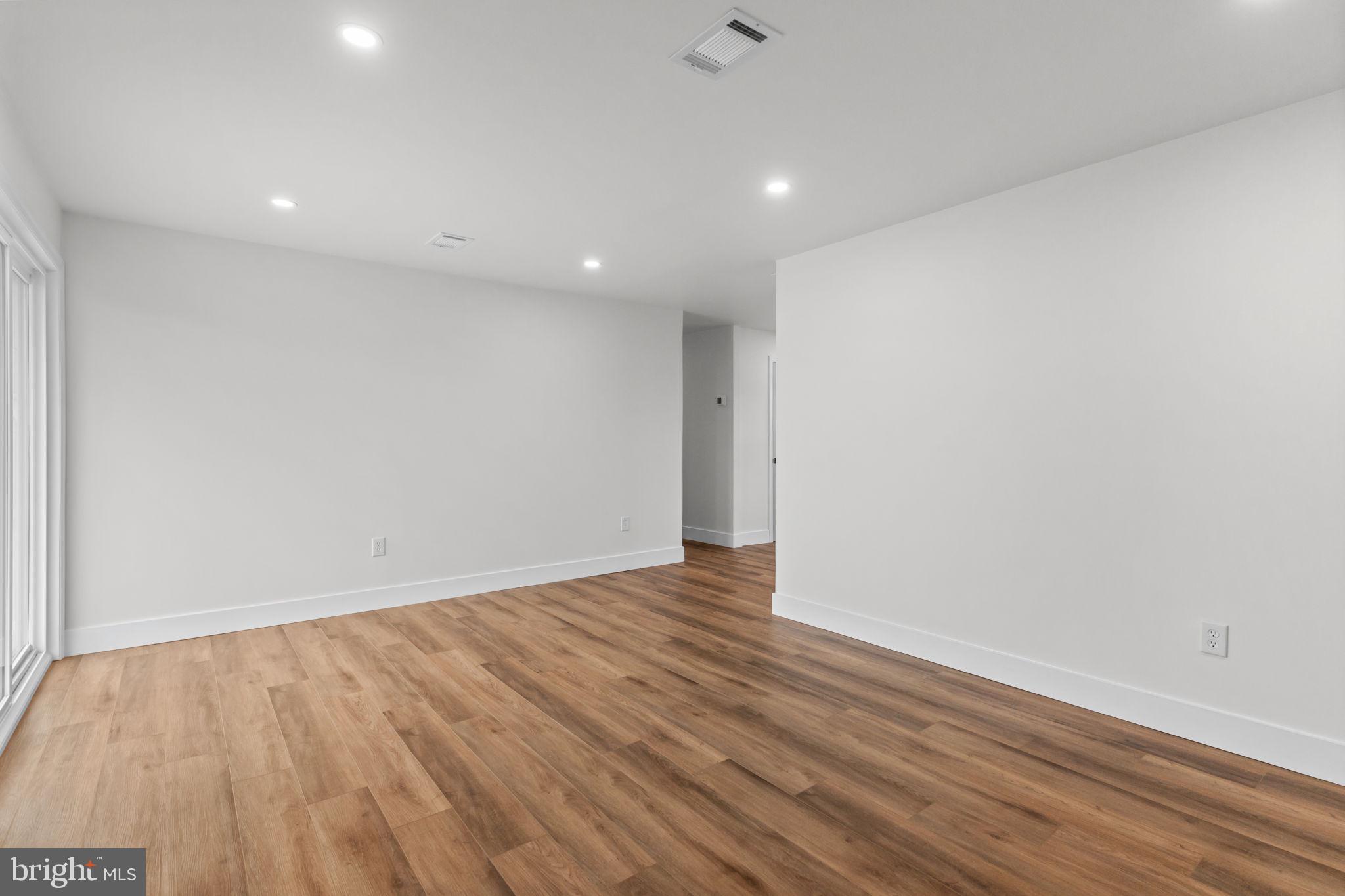 PINEWOOD - Residential Lease