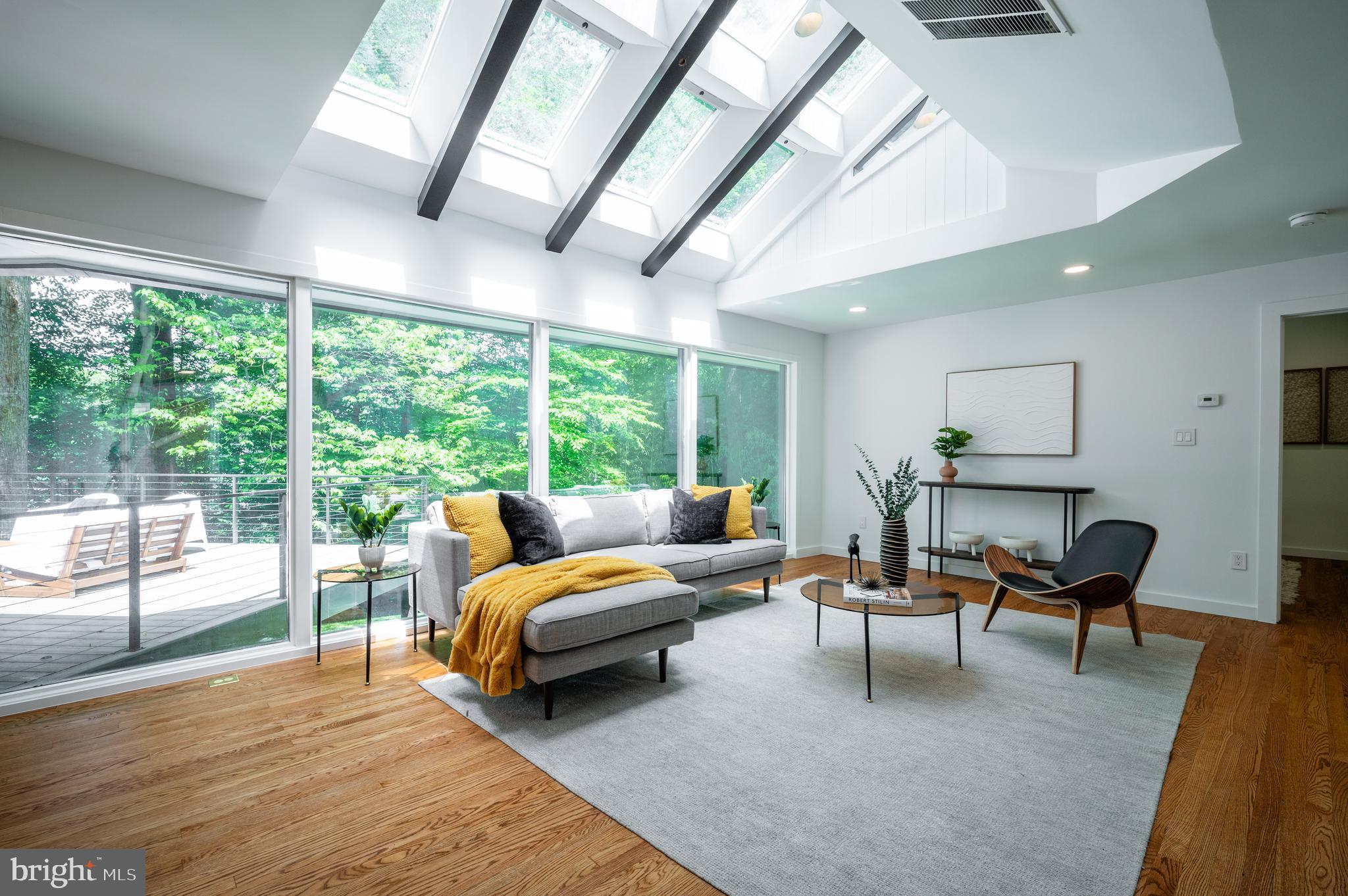 TULIP HILL - Residential