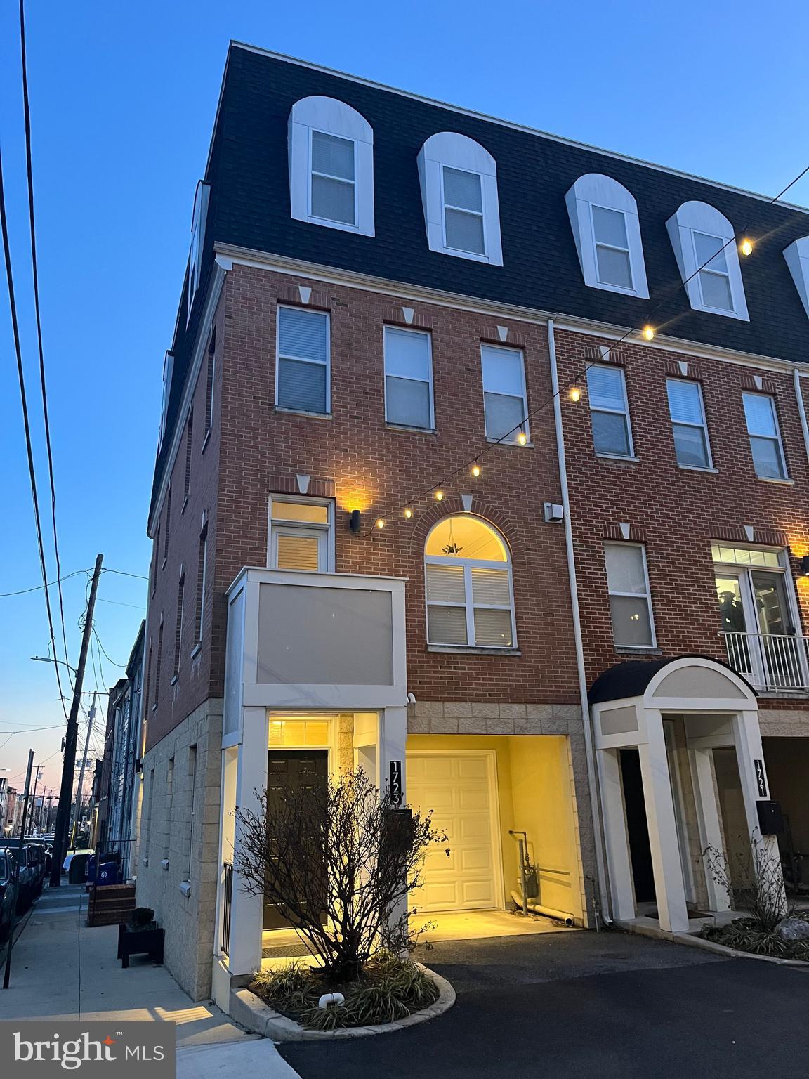 2011 End Unit: 3bed, 2.5 bath Townhome with great natural light, huge Rooftop, Parking: two car garage, and one car port (three spaces total), plenty of closets additional deep storage, high ceilings, sprinkler system, and crown molding