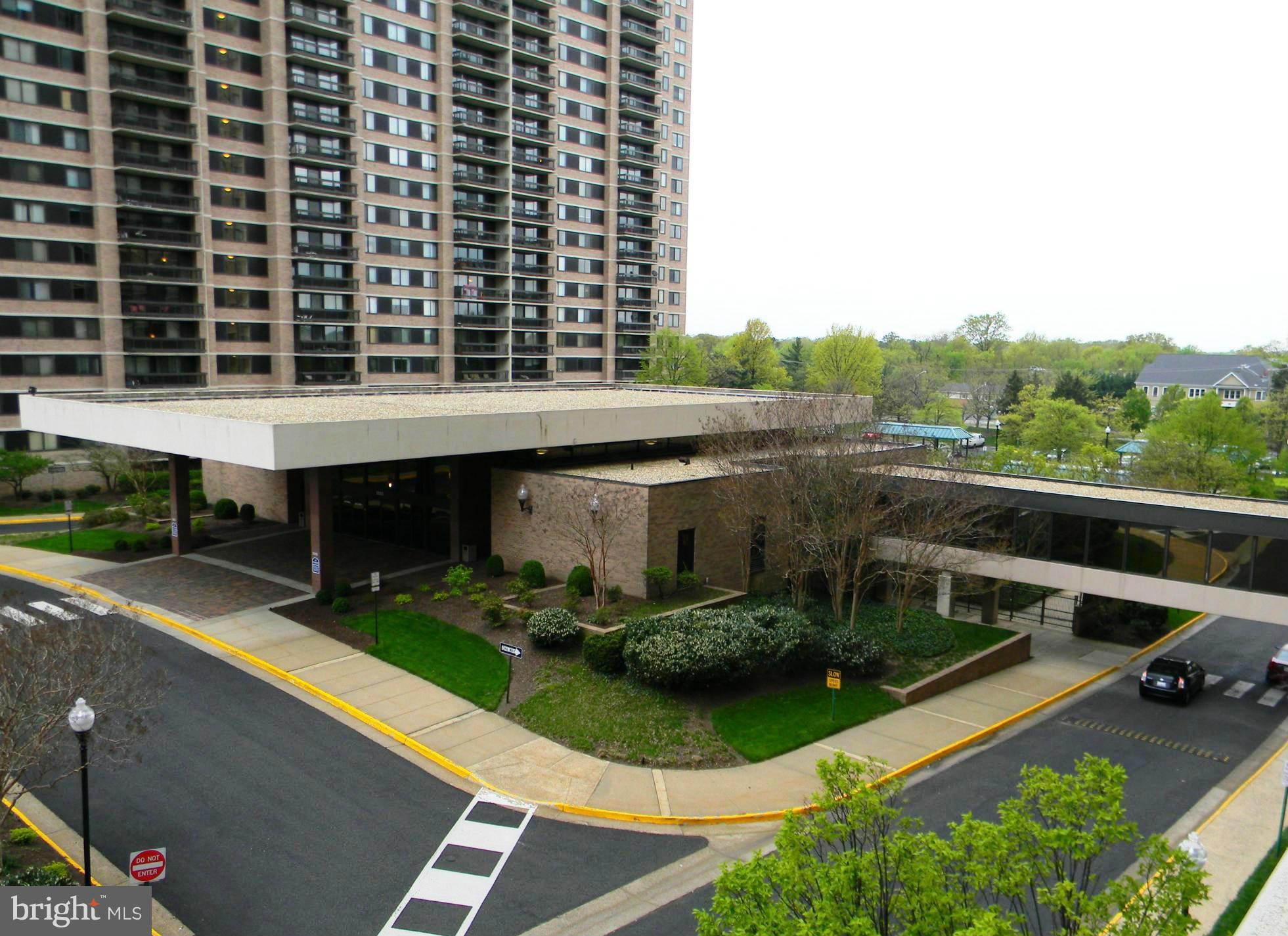 Freshly Painted w/ Updated Kitchen & Bathrooms- PrimeCorner Condo - Spacious 2BR/2BA w/ tree views in kitchen & DR. Wall-to-wall windows in living room walking out to a Big Balcony! Grand MBR w/ walk-in closet & Master Bathroom. New HVAC in LR. Includes premium garage space & huge on-site storage unit.Near shopping center