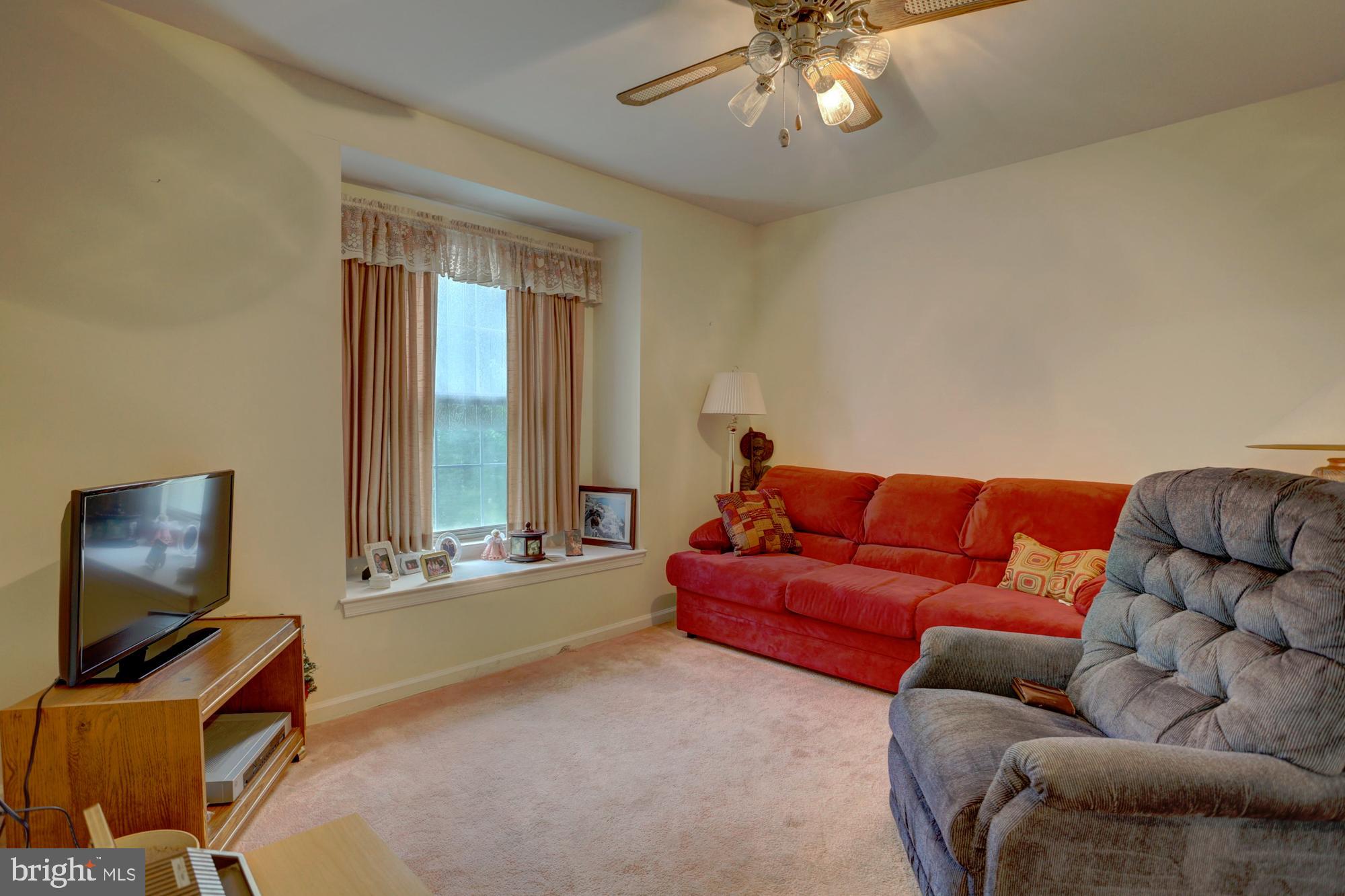 OAK KNOLL - Residential
