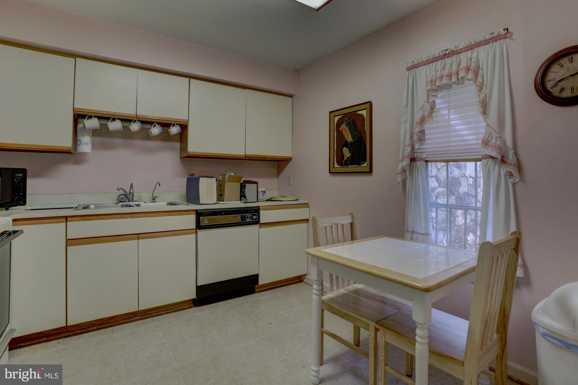 OAK KNOLL - Residential