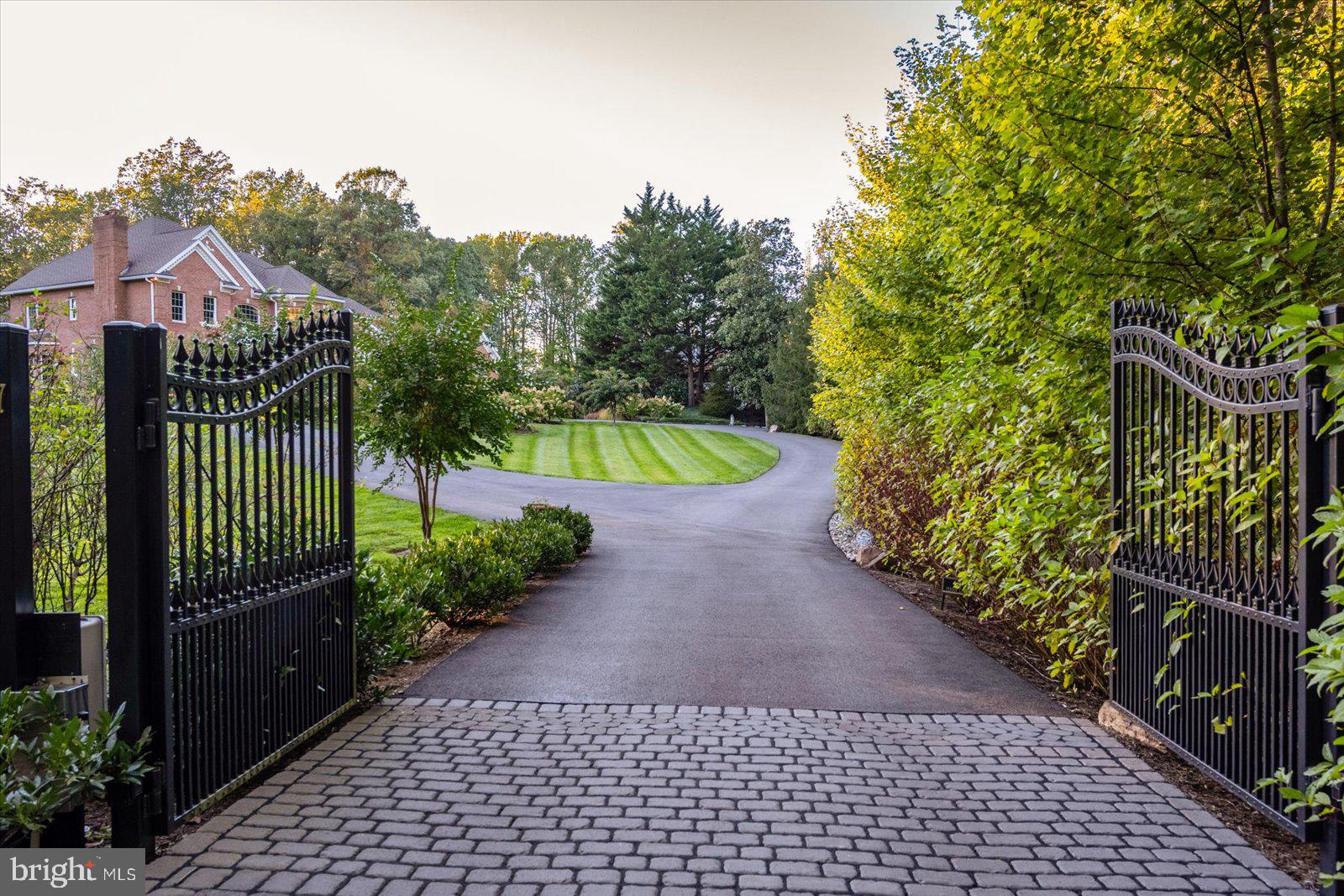 SOUTH RIVER COLONY - Residential