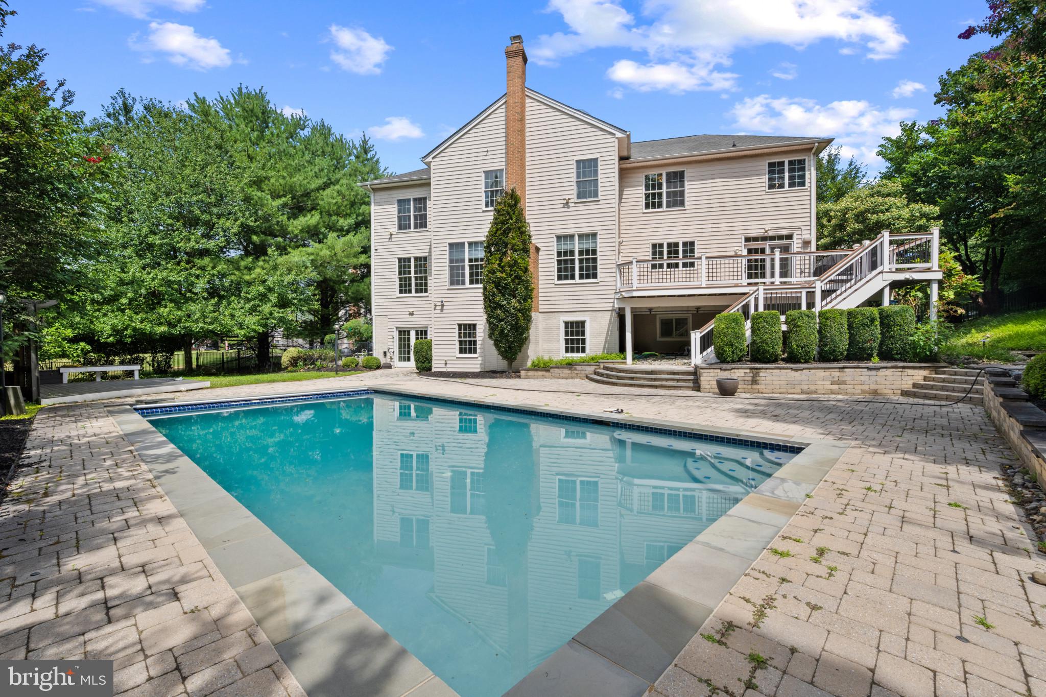 LONGMEADOW AT GARRISON - Residential