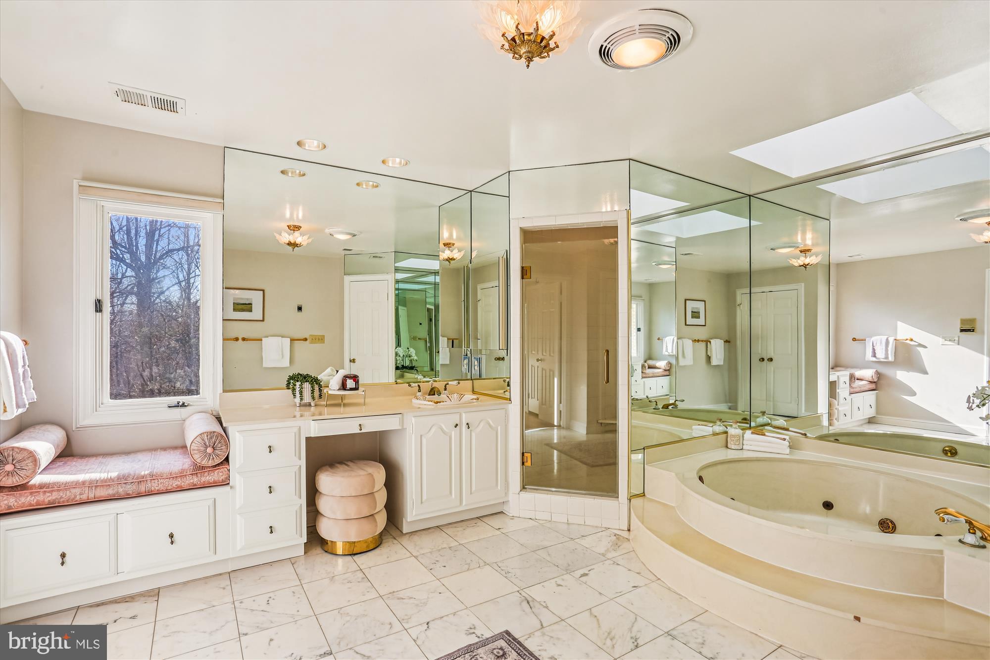 FALCONHURST - Residential