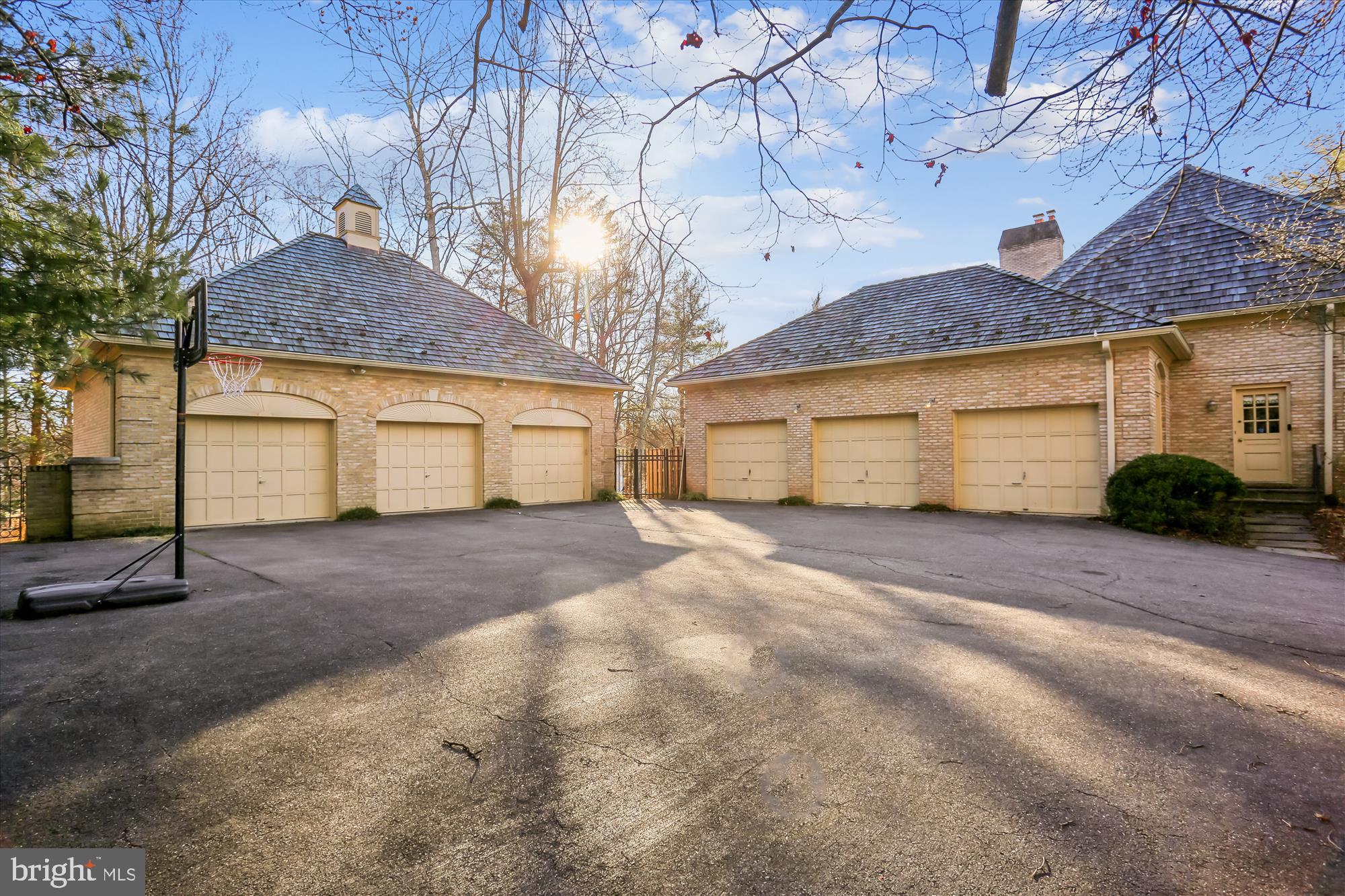 FALCONHURST - Residential