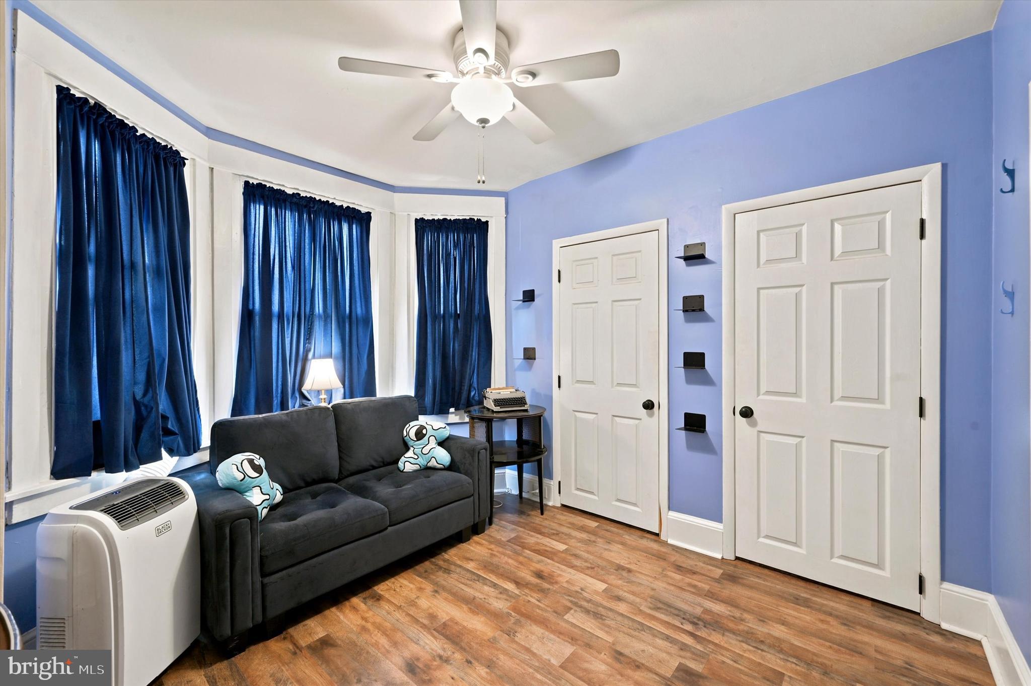 BRIDESBURG - Residential