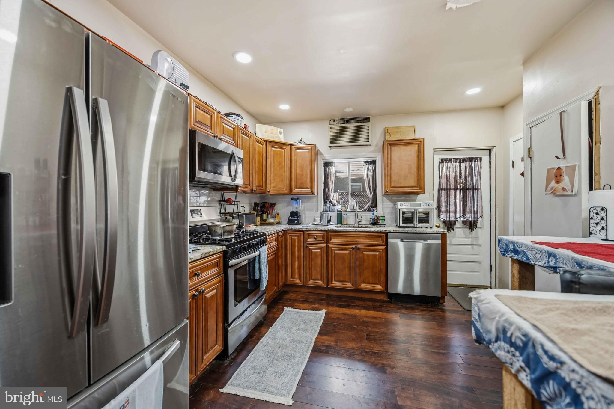 GIRARD ESTATES - Residential