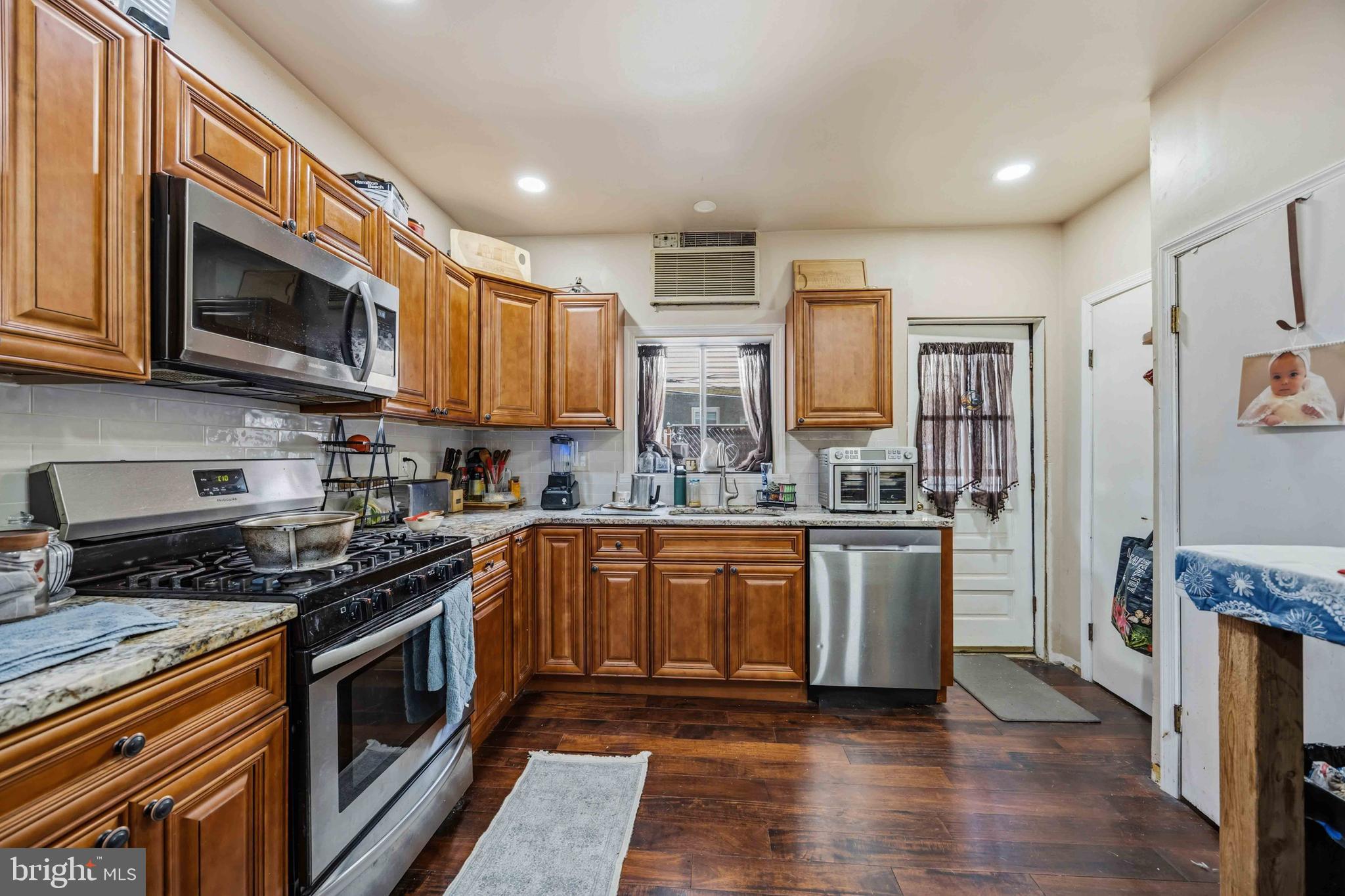 GIRARD ESTATES - Residential