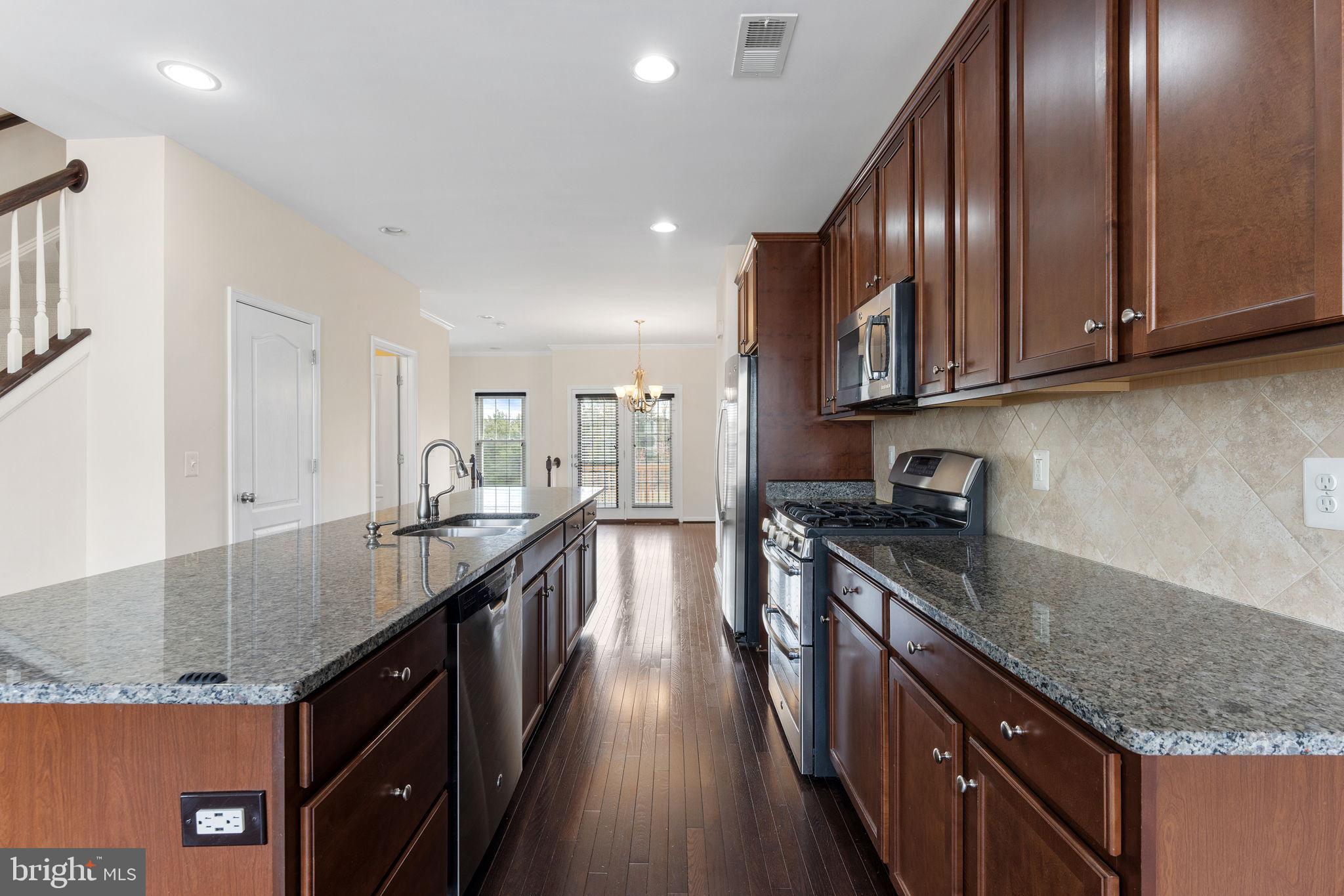 SIGNATURE AT BROADLANDS - Residential Lease