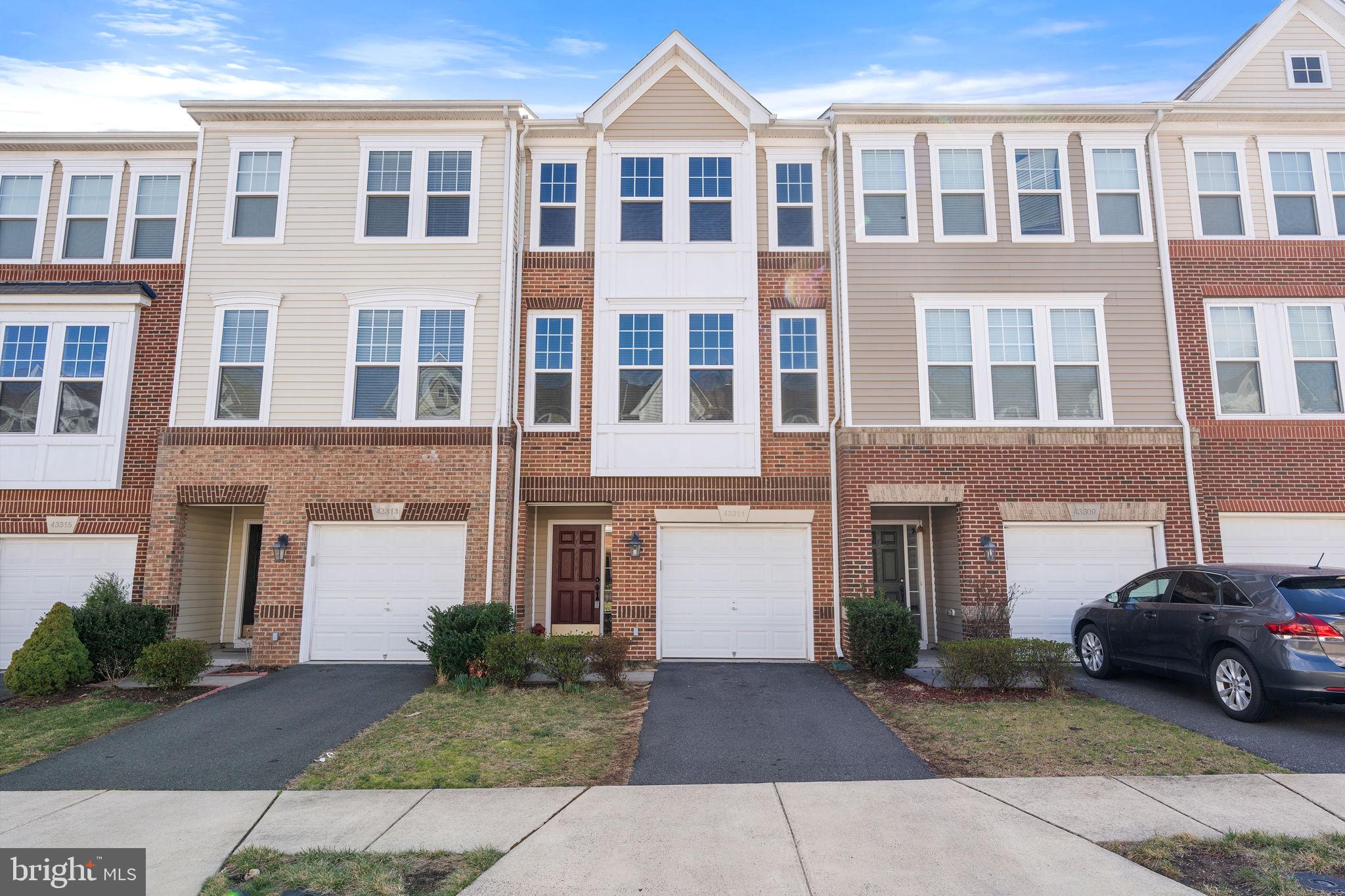 SIGNATURE AT BROADLANDS - Residential Lease