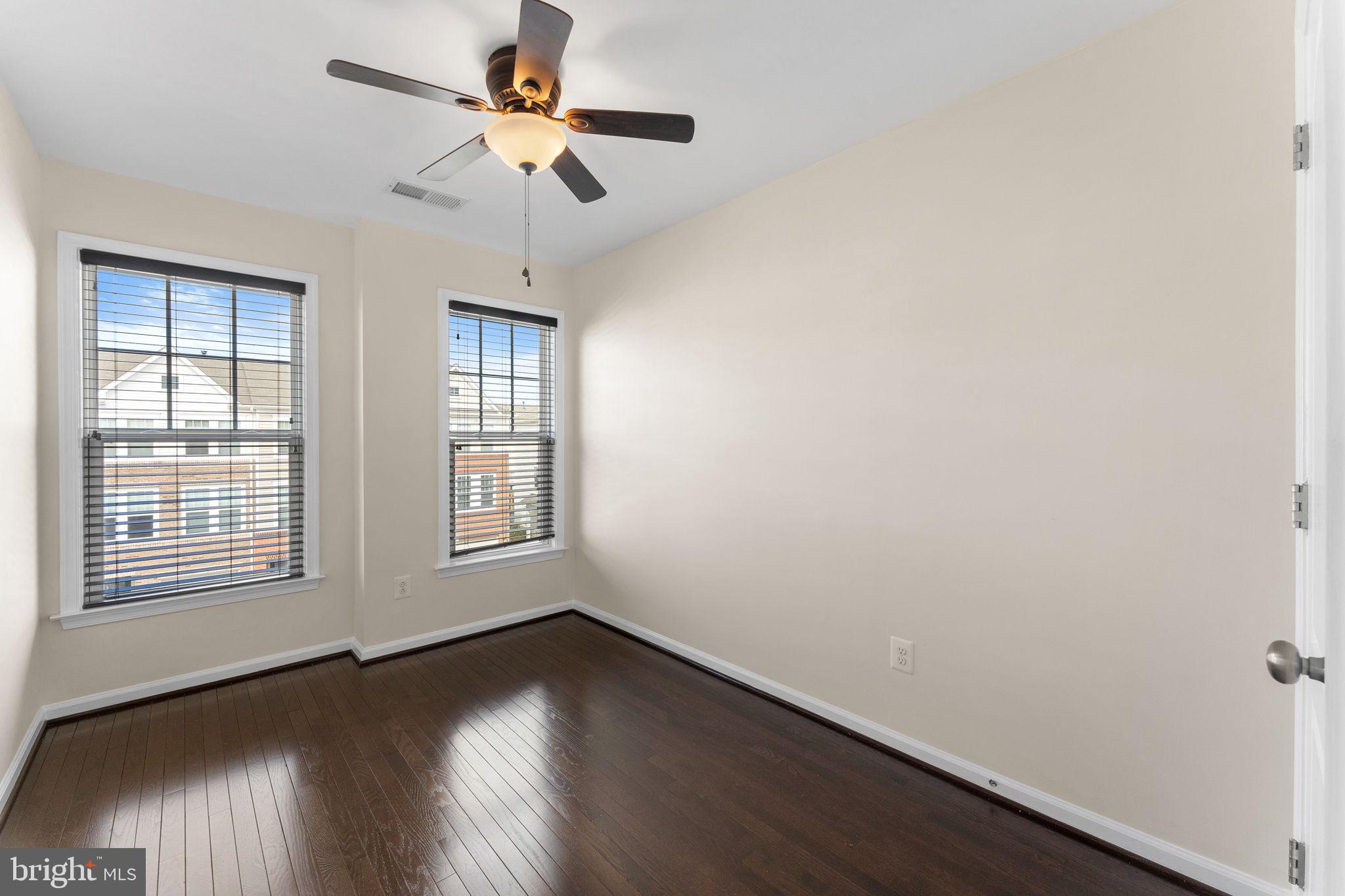 SIGNATURE AT BROADLANDS - Residential Lease