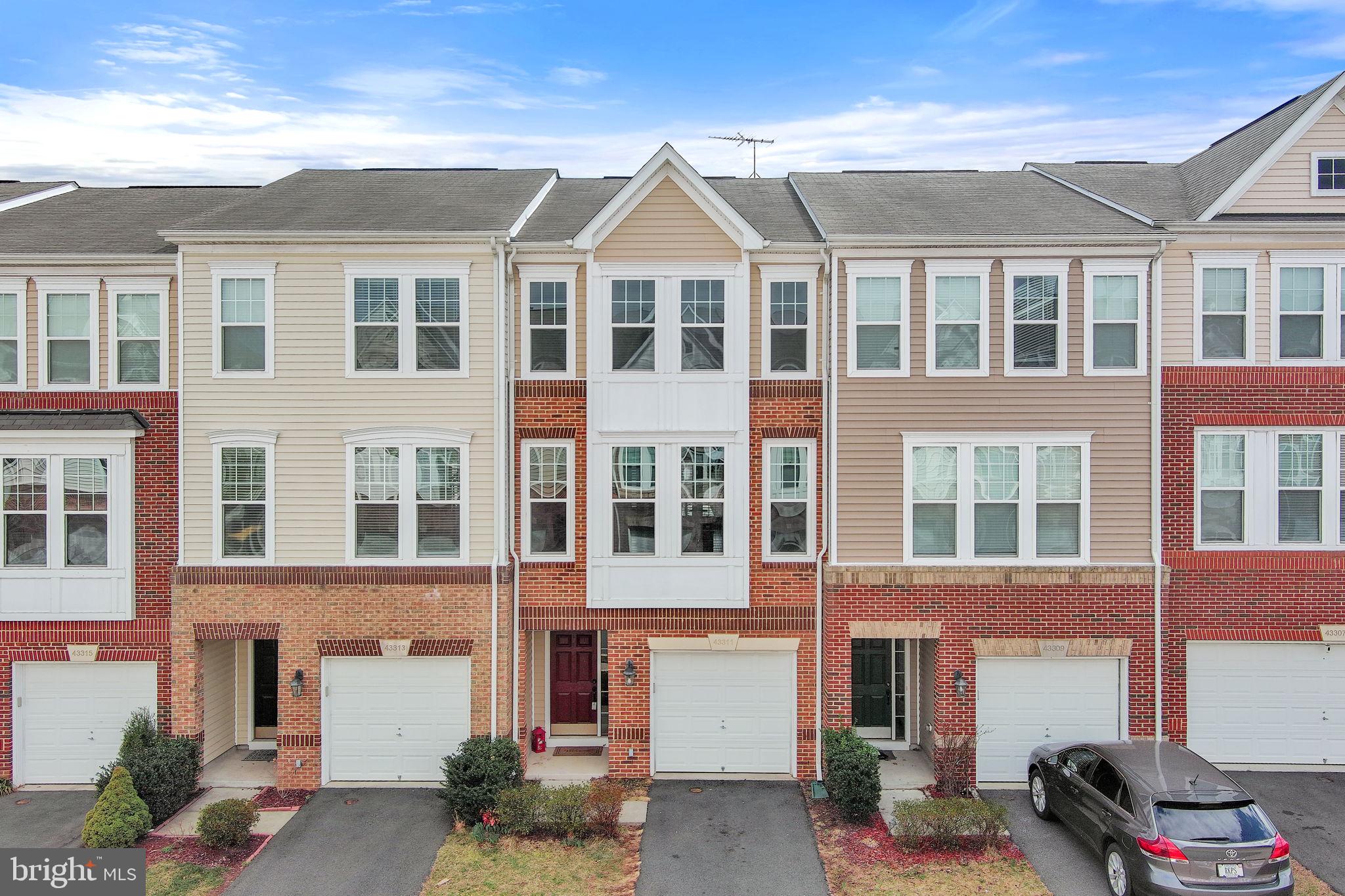 SIGNATURE AT BROADLANDS - Residential Lease