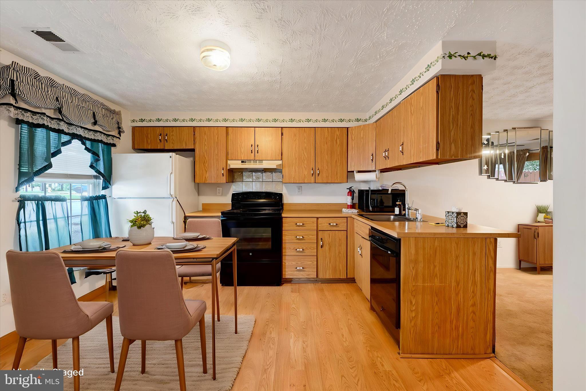 WHISPERING WOODS - Residential