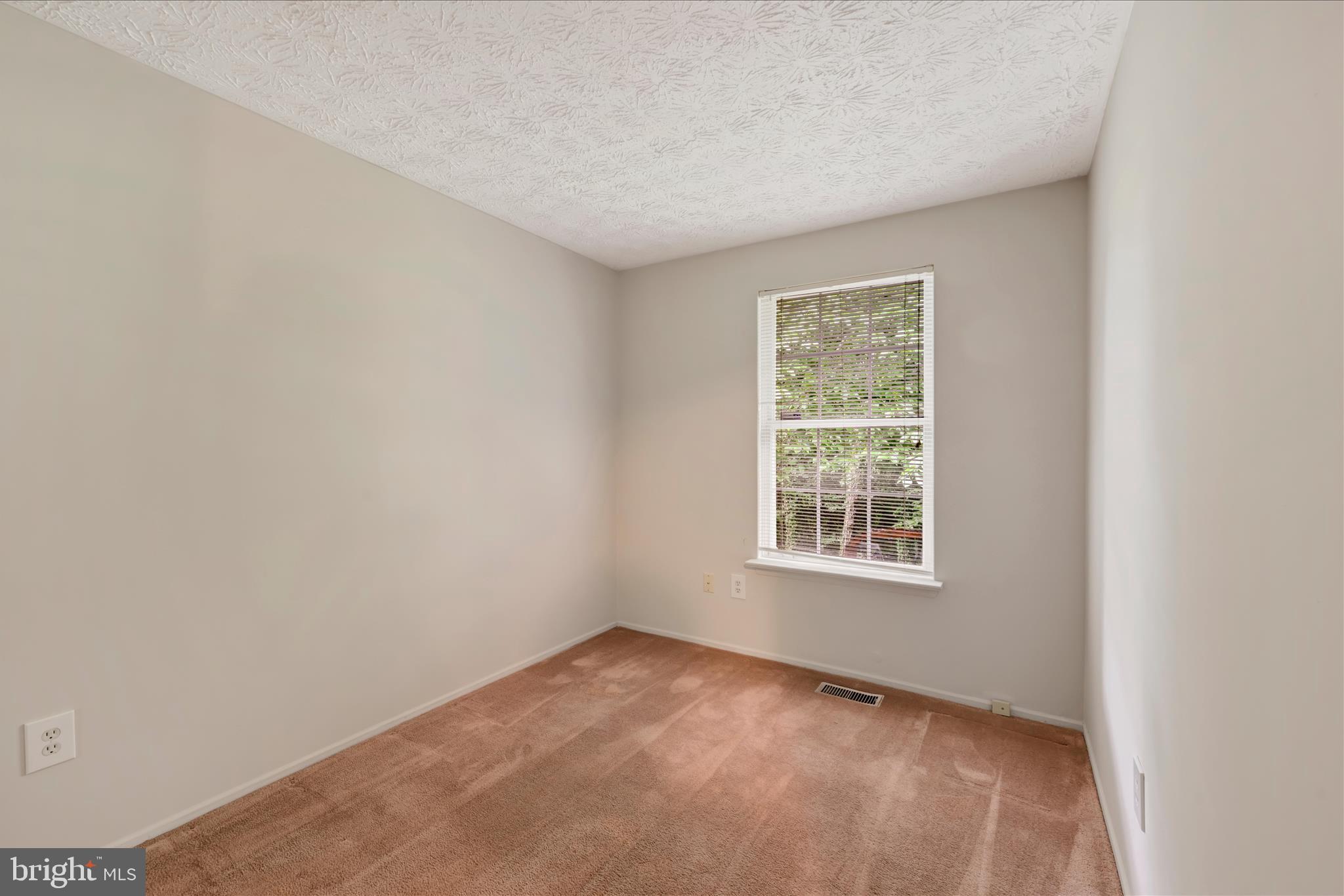 WHISPERING WOODS - Residential