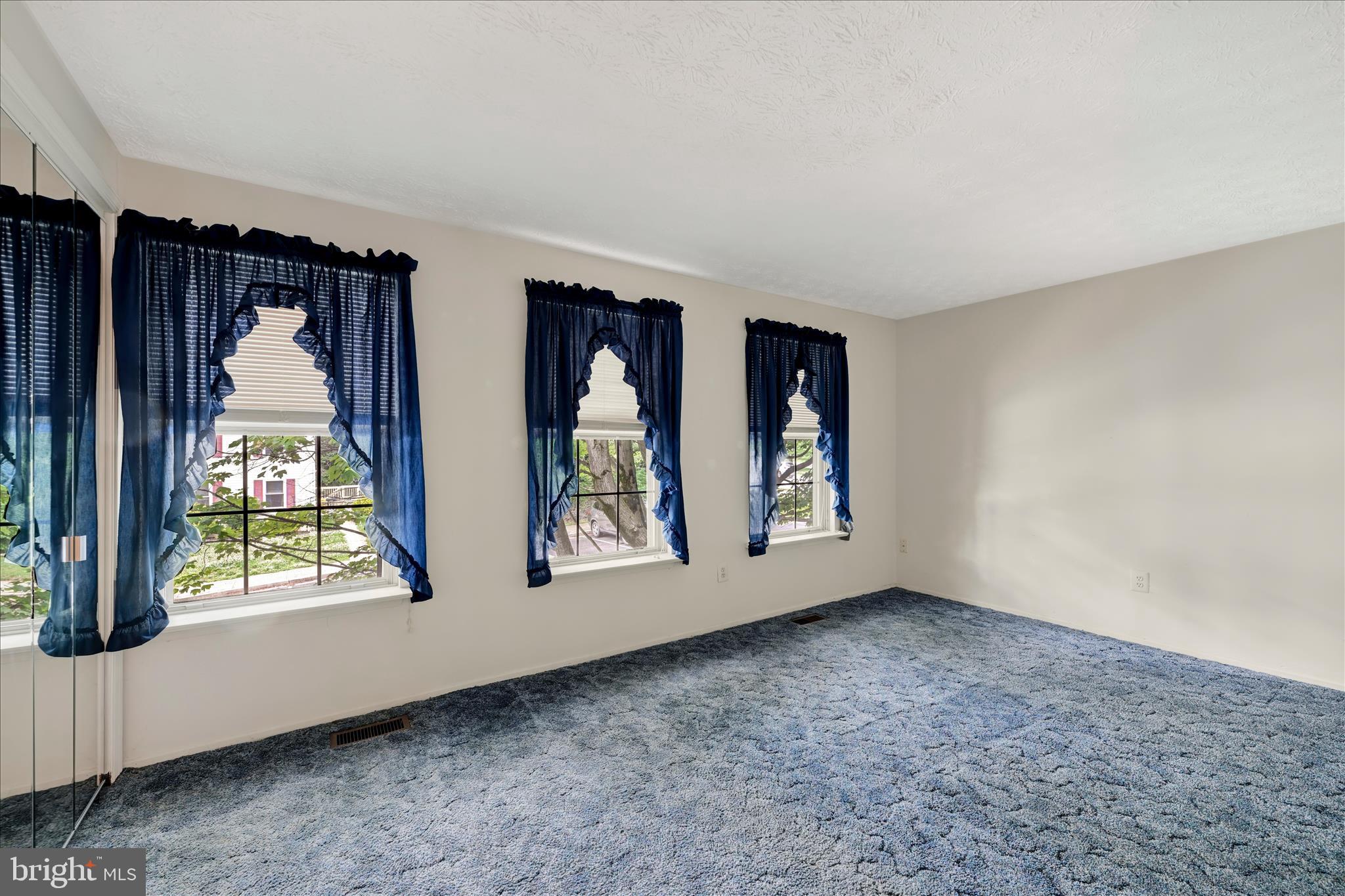 WHISPERING WOODS - Residential