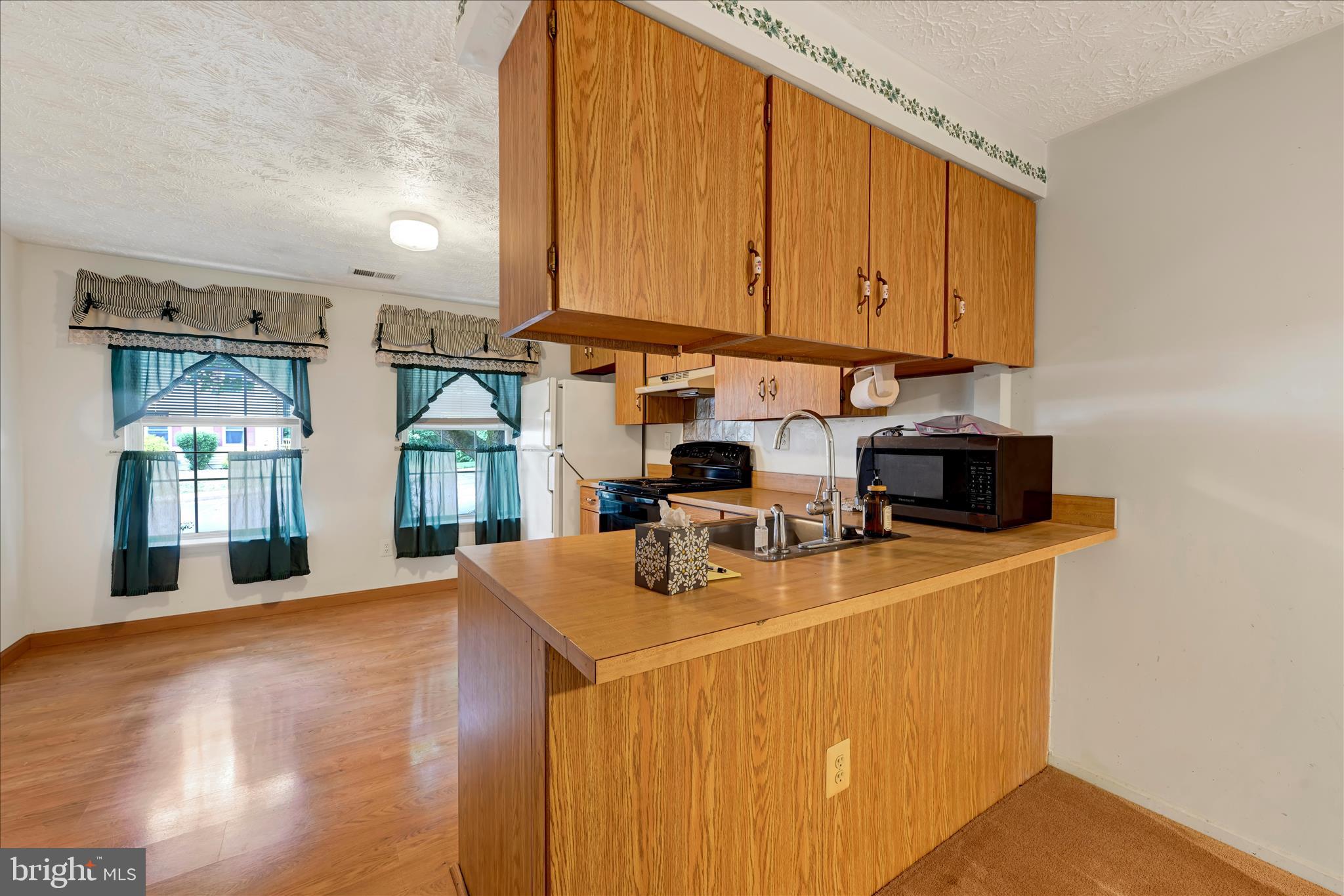 WHISPERING WOODS - Residential