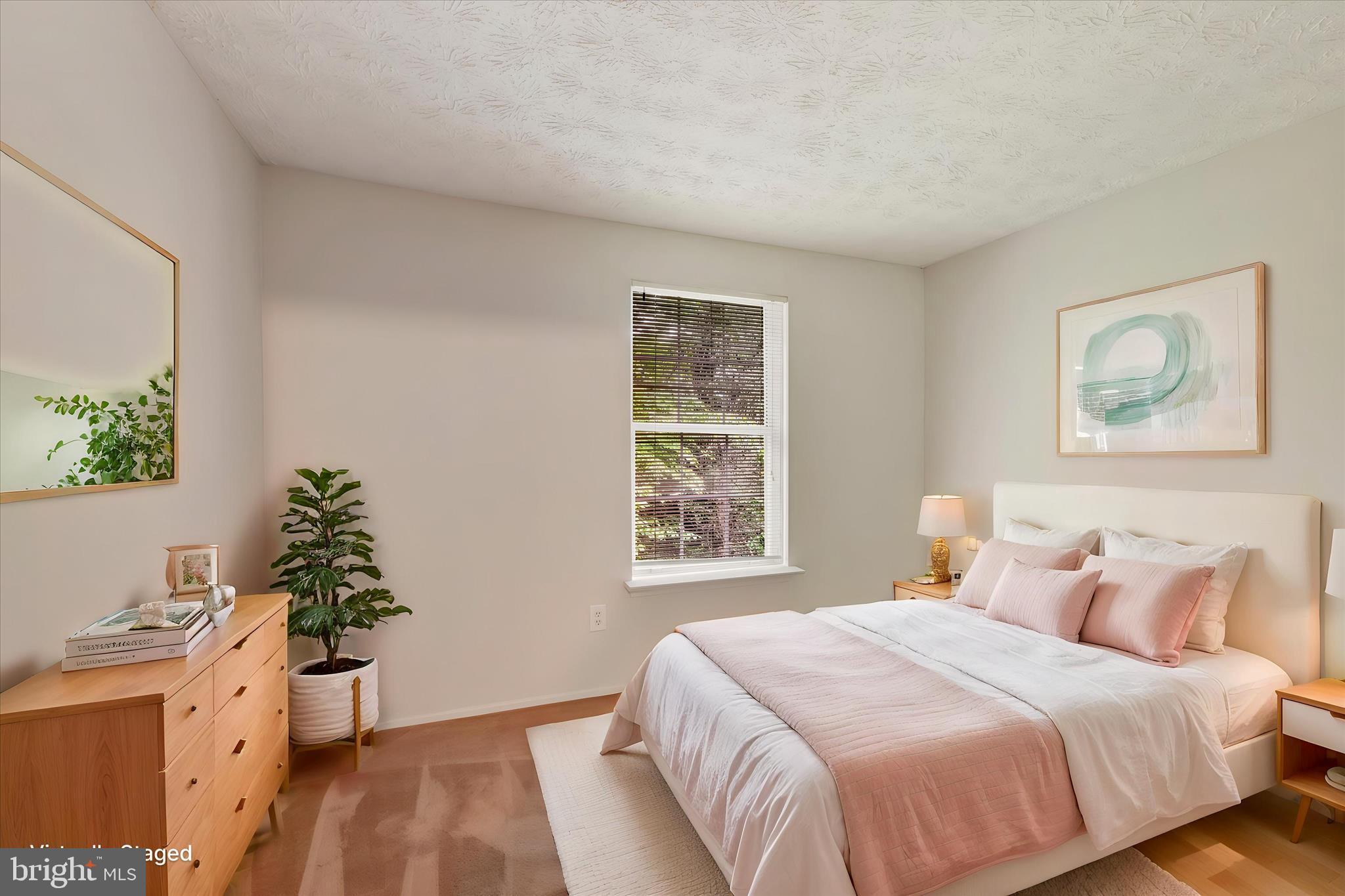 WHISPERING WOODS - Residential