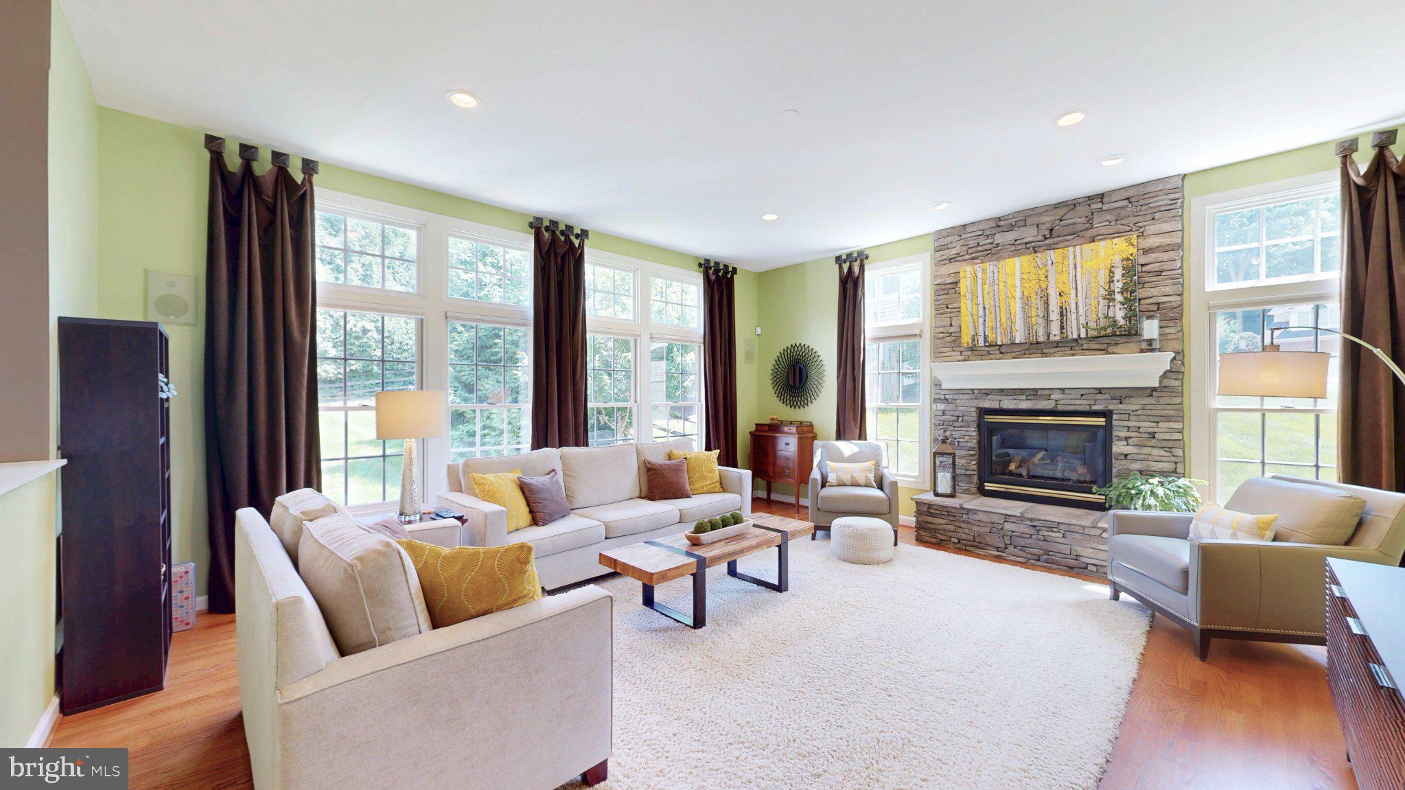 RIVER CREST - Residential