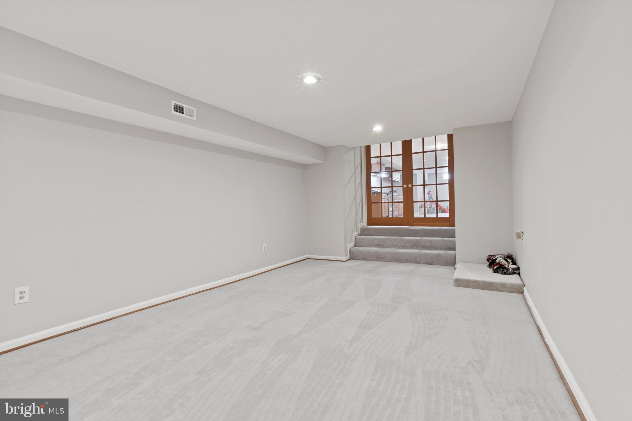 BURLEIGH MANOR - Residential Lease